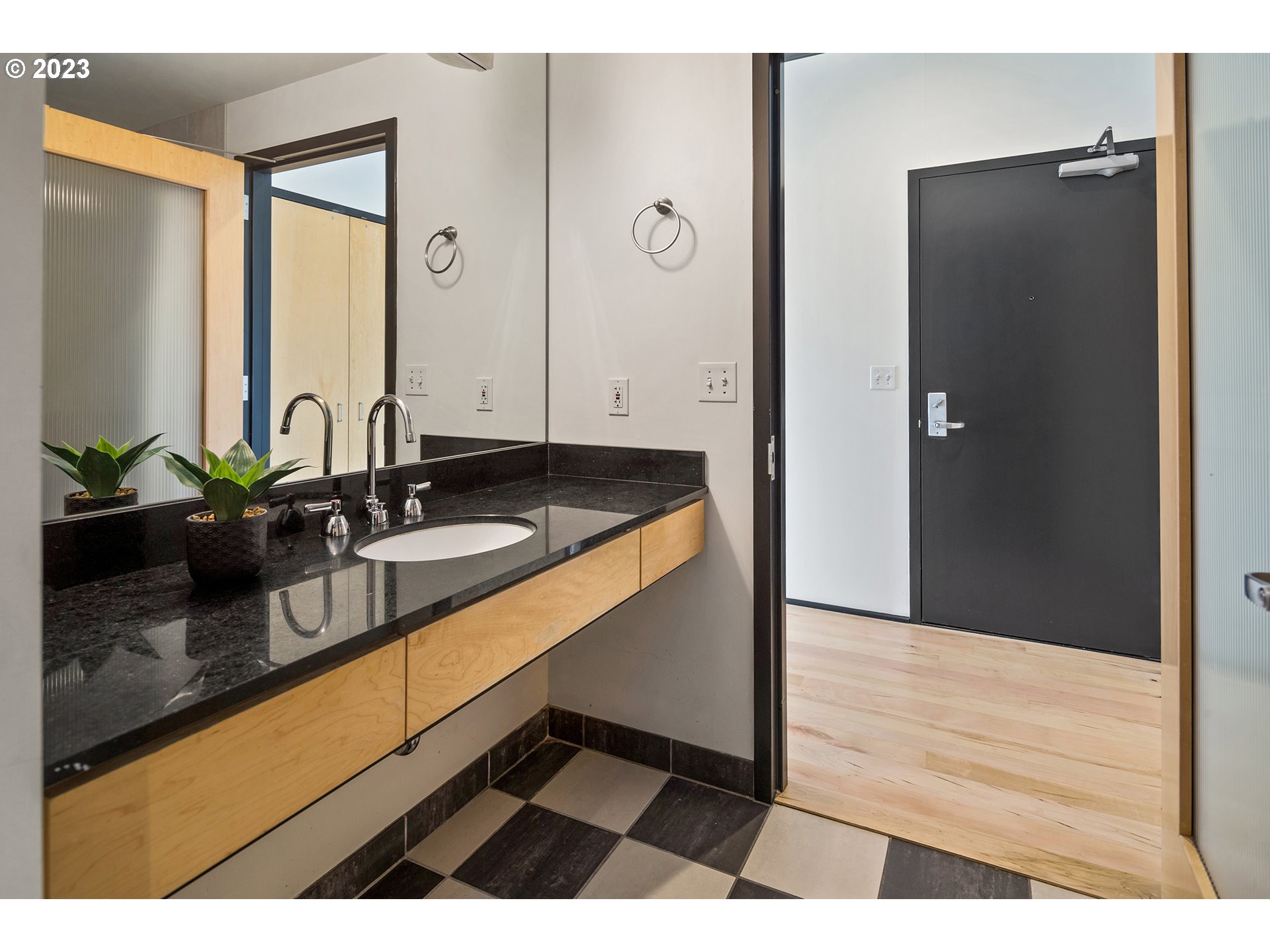 Photo #2: 23420350 Listing 