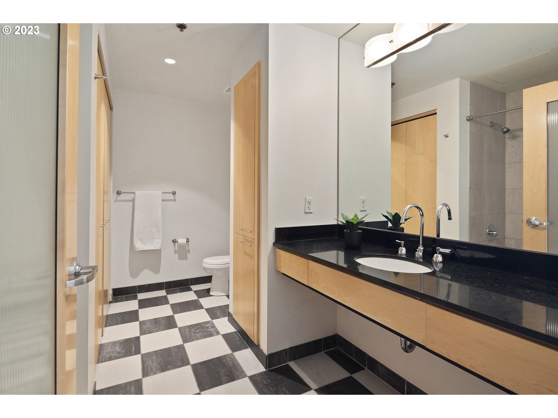 Photo #3: 23420350 Listing 