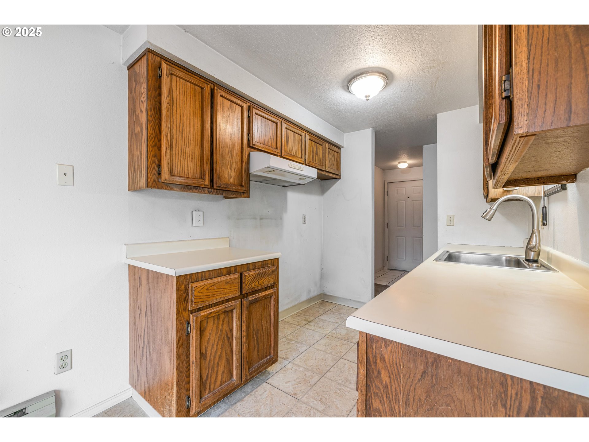 Photo #8: 234208195 Listing: Photo #8