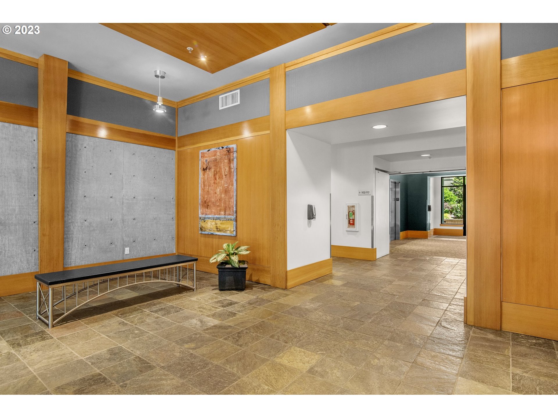 Photo #3: 23423548 Listing 