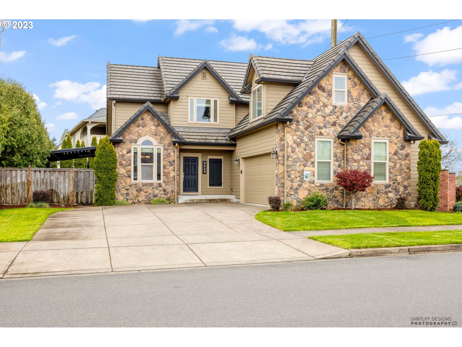 3435 MEADOW VIEW DR Eugene, Oregon Beautifully crafted home in Ashley Estates, boasting high-end finishes throughout. This 3 bedroom, 2 1/2 bath home features vaulted ceilings, granite countertops, and travertine tile floors. The main level has a luxurious primary suite with a soaker tub, an open floor plan perfect for entertaining, and formal living and dining rooms. Upstairs, a spacious bonus room awaits, providing ample space for work or play. Enjoy outdoor living on the covered patio, perfect for relaxing or hosting guests. This home is a true gem and is sure to impress even the most discerning buyer. Don't miss your chance to make it your own!