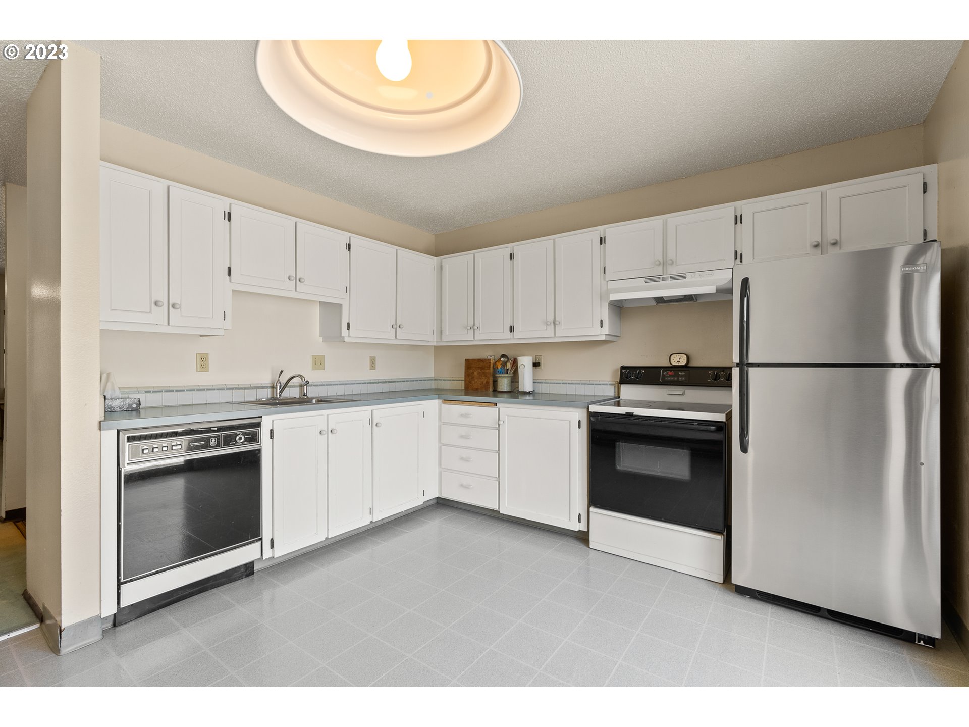 Photo #5: 23429955 Listing 