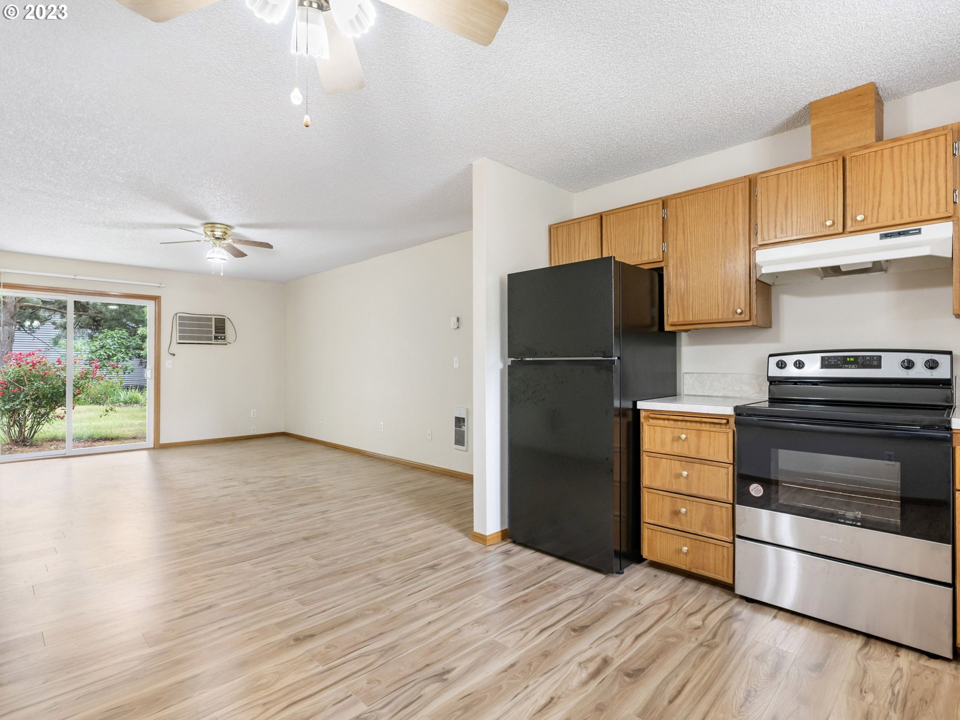 Photo #3: 23430191 Listing 