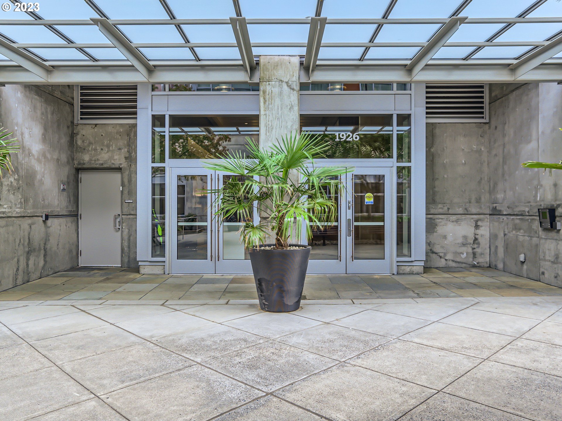Photo #4: 23430442 Listing 