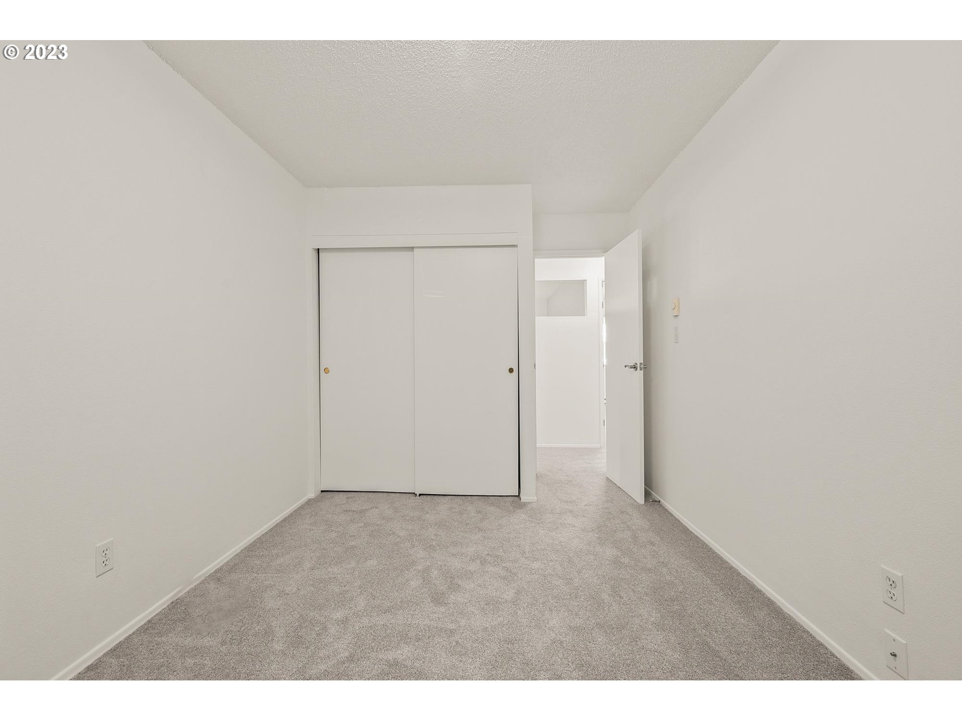 Photo #3: 23438472 Listing 