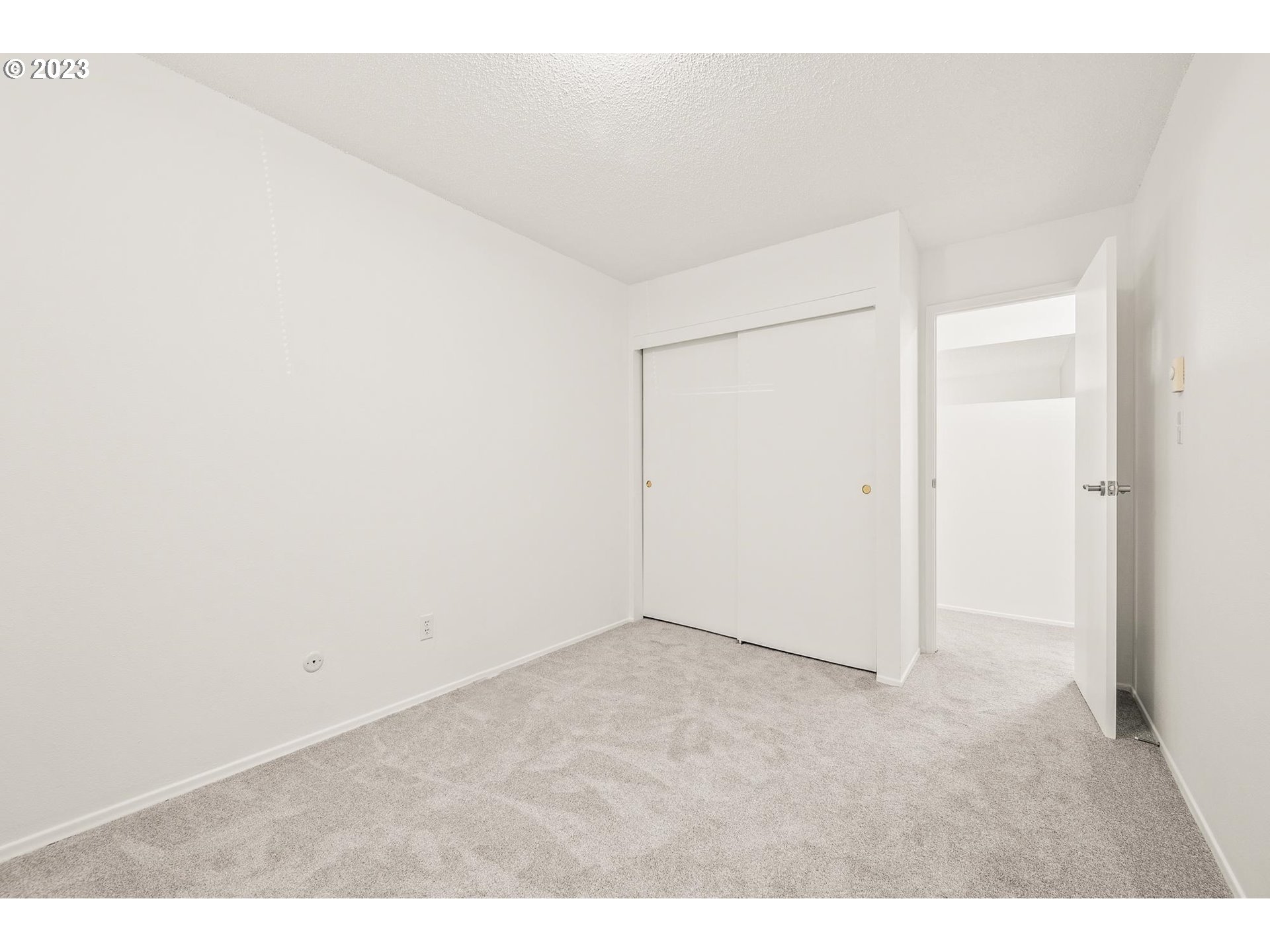 Photo #4: 23438472 Listing 