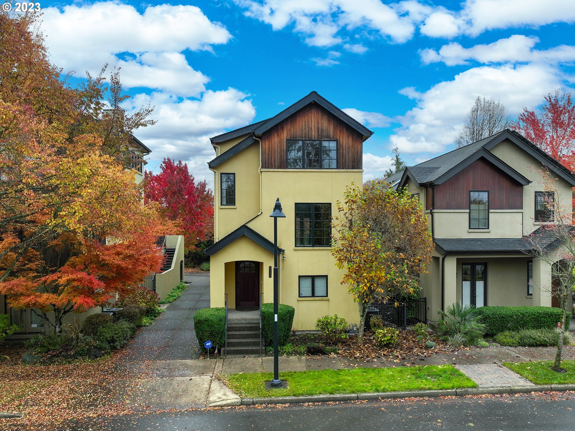 2715 LORD BYRON PL, Eugene, OR 97408