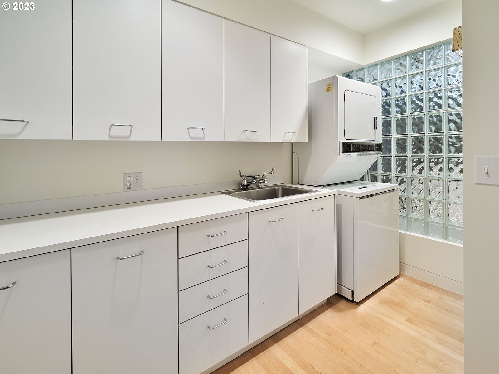 Photo #5: 23445579 Listing 
