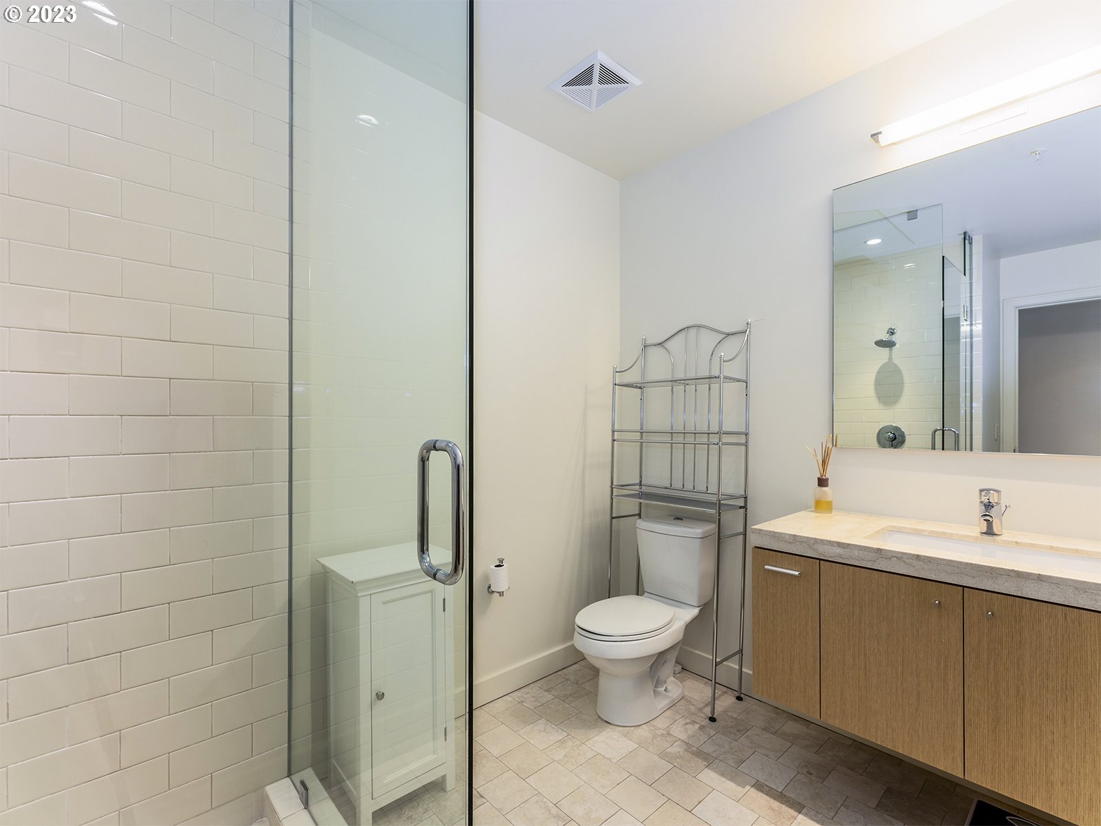 Photo #4: 23448579 Listing 