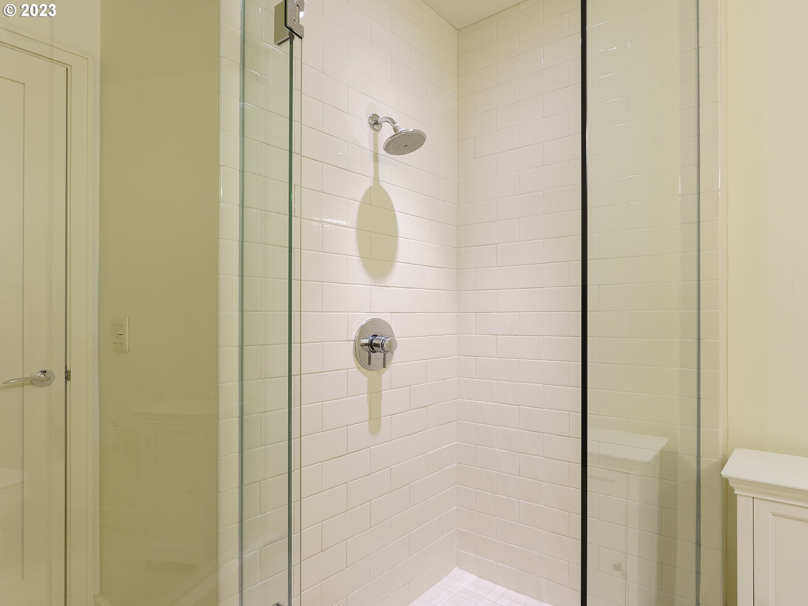 Photo #5: 23448579 Listing 