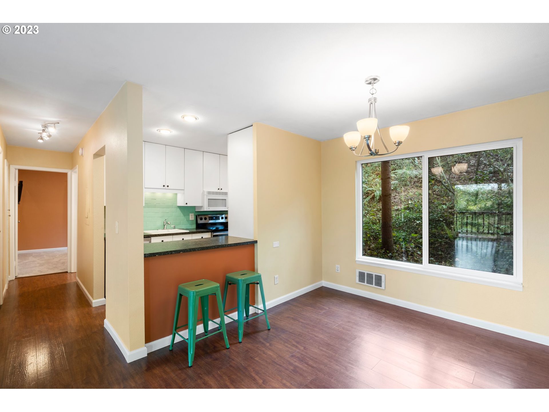 Photo #6: 23449920 Listing 