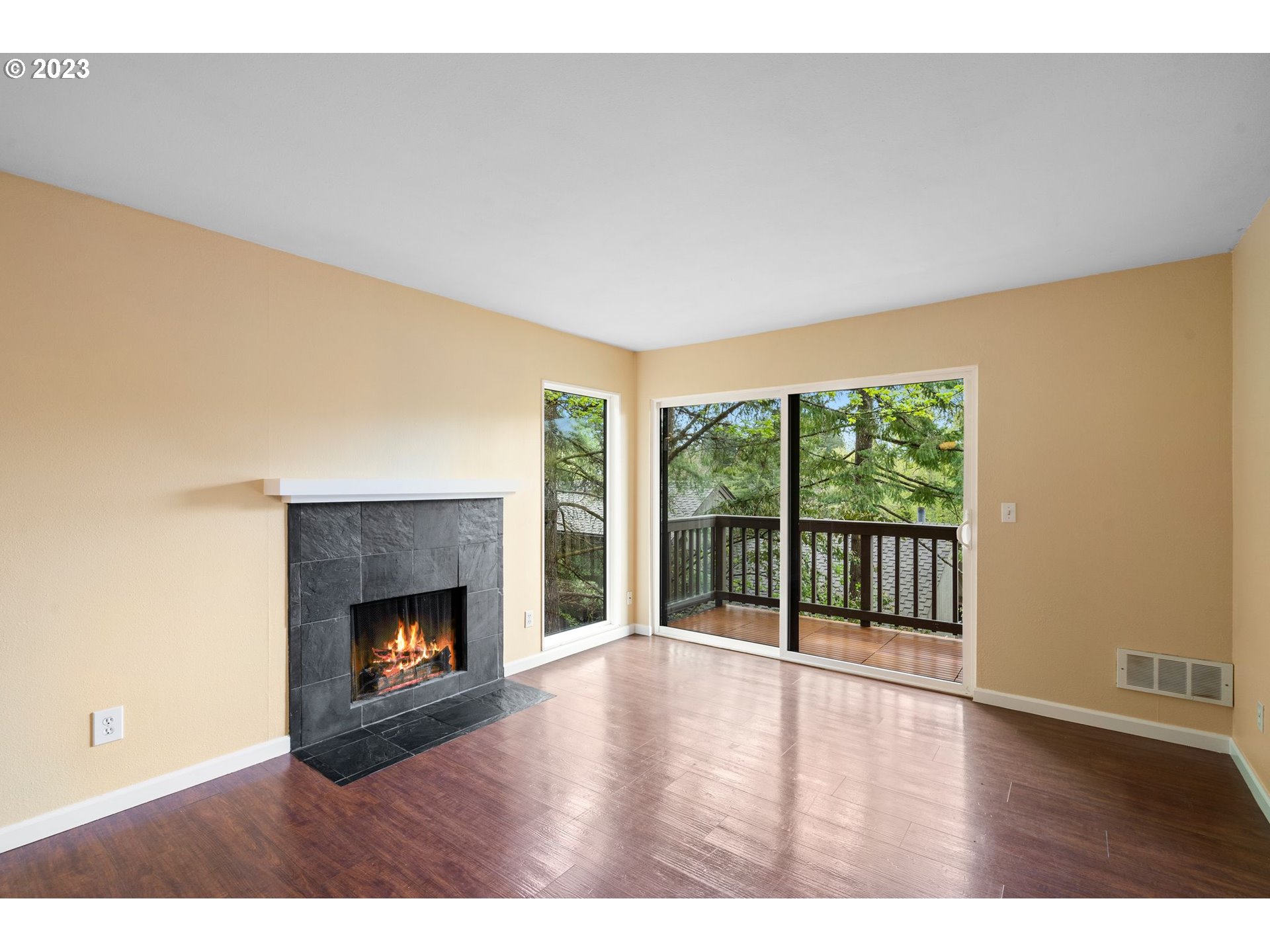 Photo #4: 23449920 Listing 