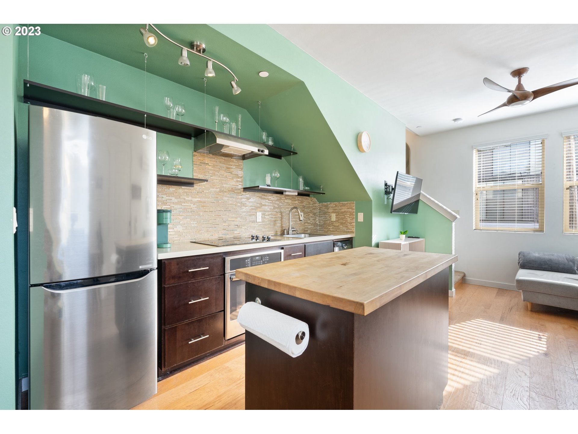 Photo #6: 23460998 Listing 