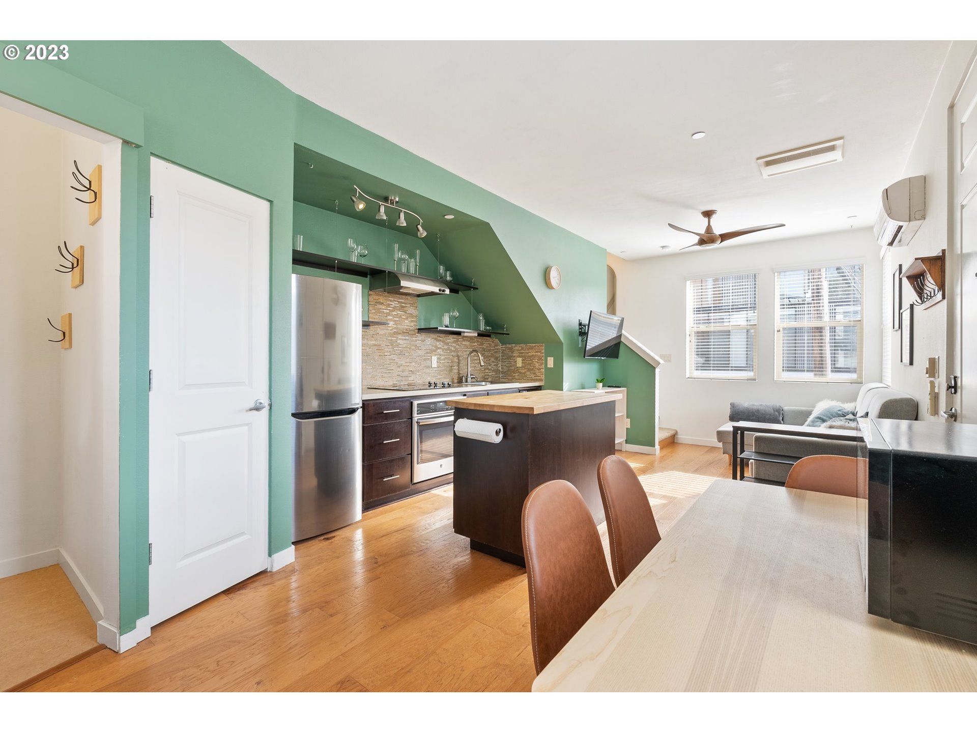 Photo #5: 23460998 Listing 