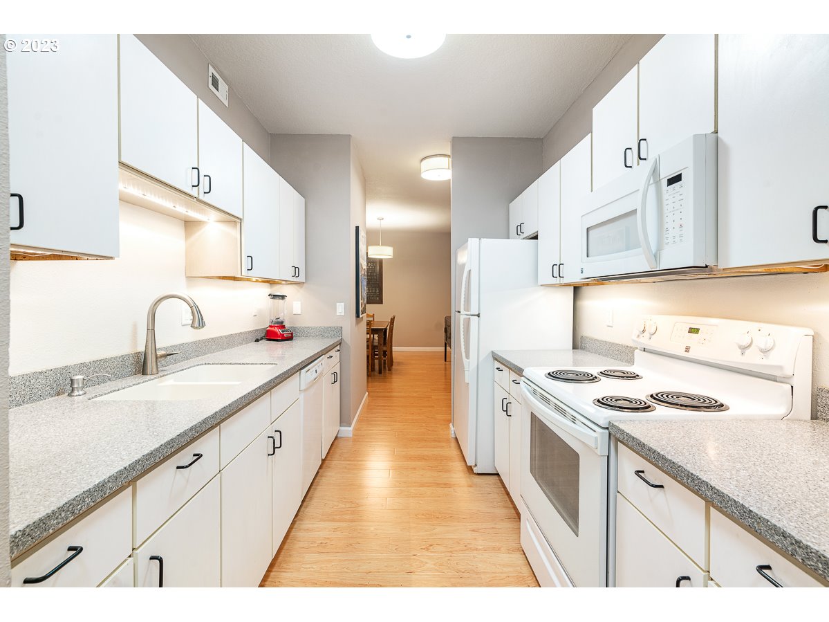 Photo #4: 23461668 Listing 