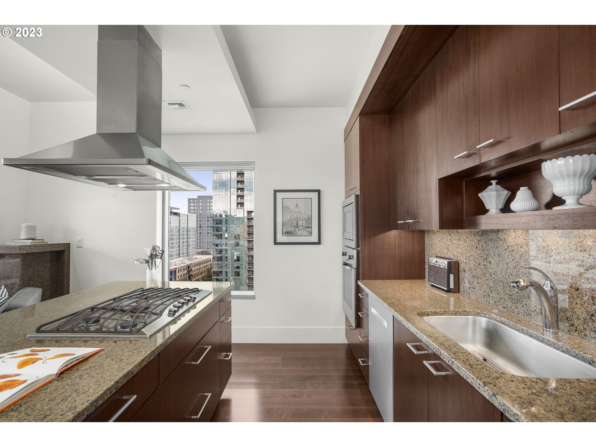 Photo #5: 23464469 Listing 