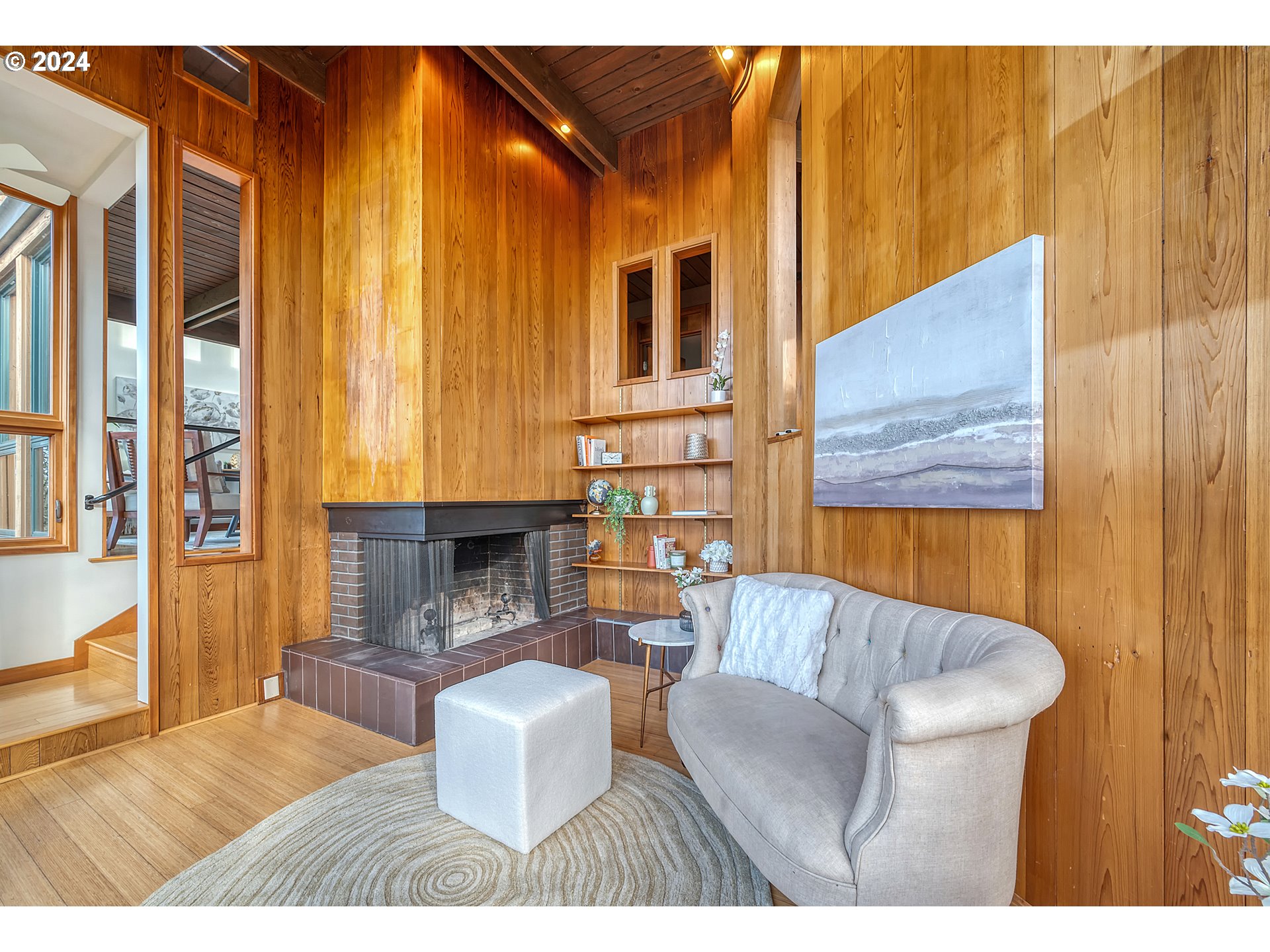 2650 CRESTA DE RUTA Street Eugene, Oregon, United States – Luxury