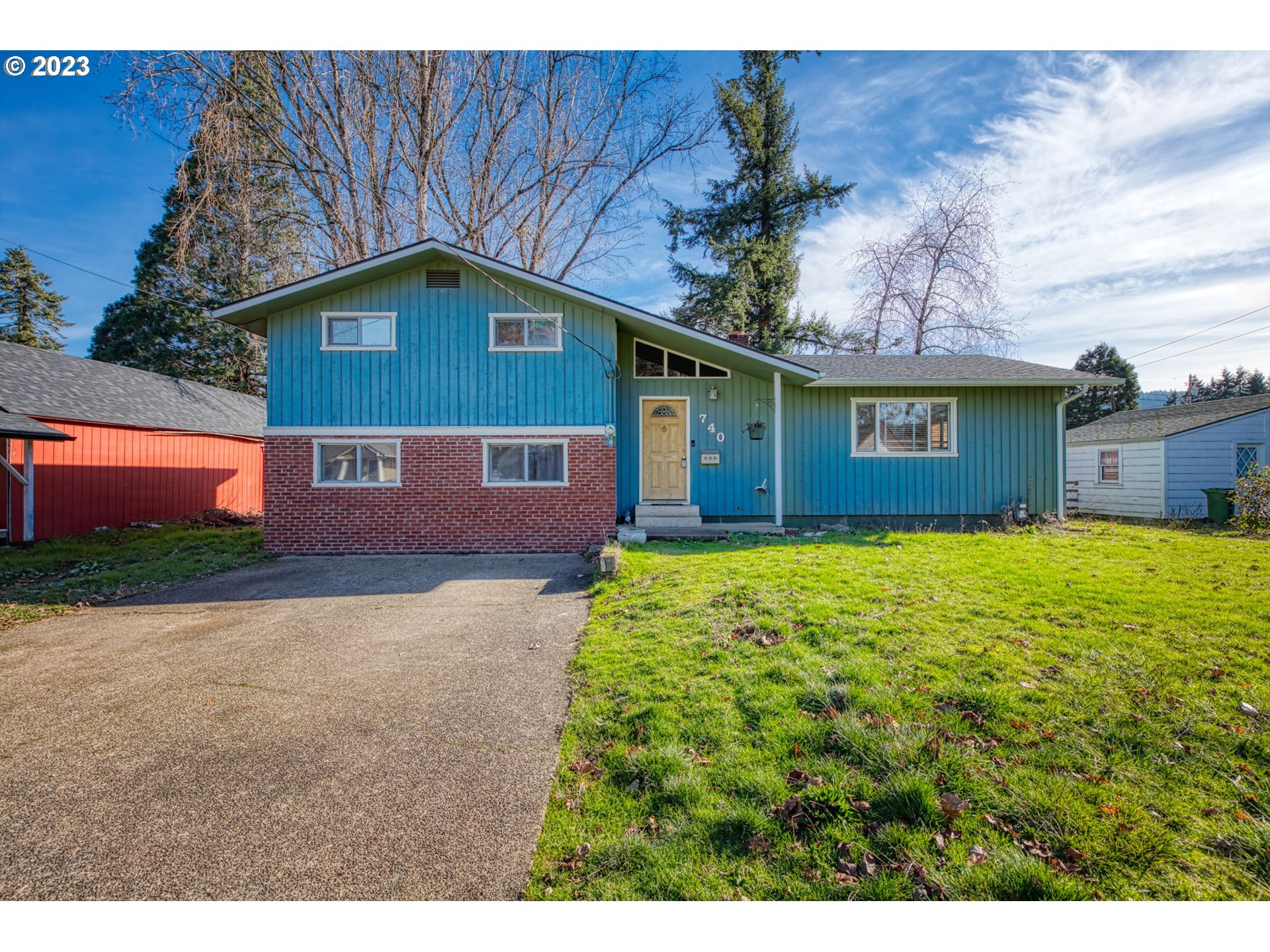 740 S 3RD ST, Cottage Grove, OR 97424