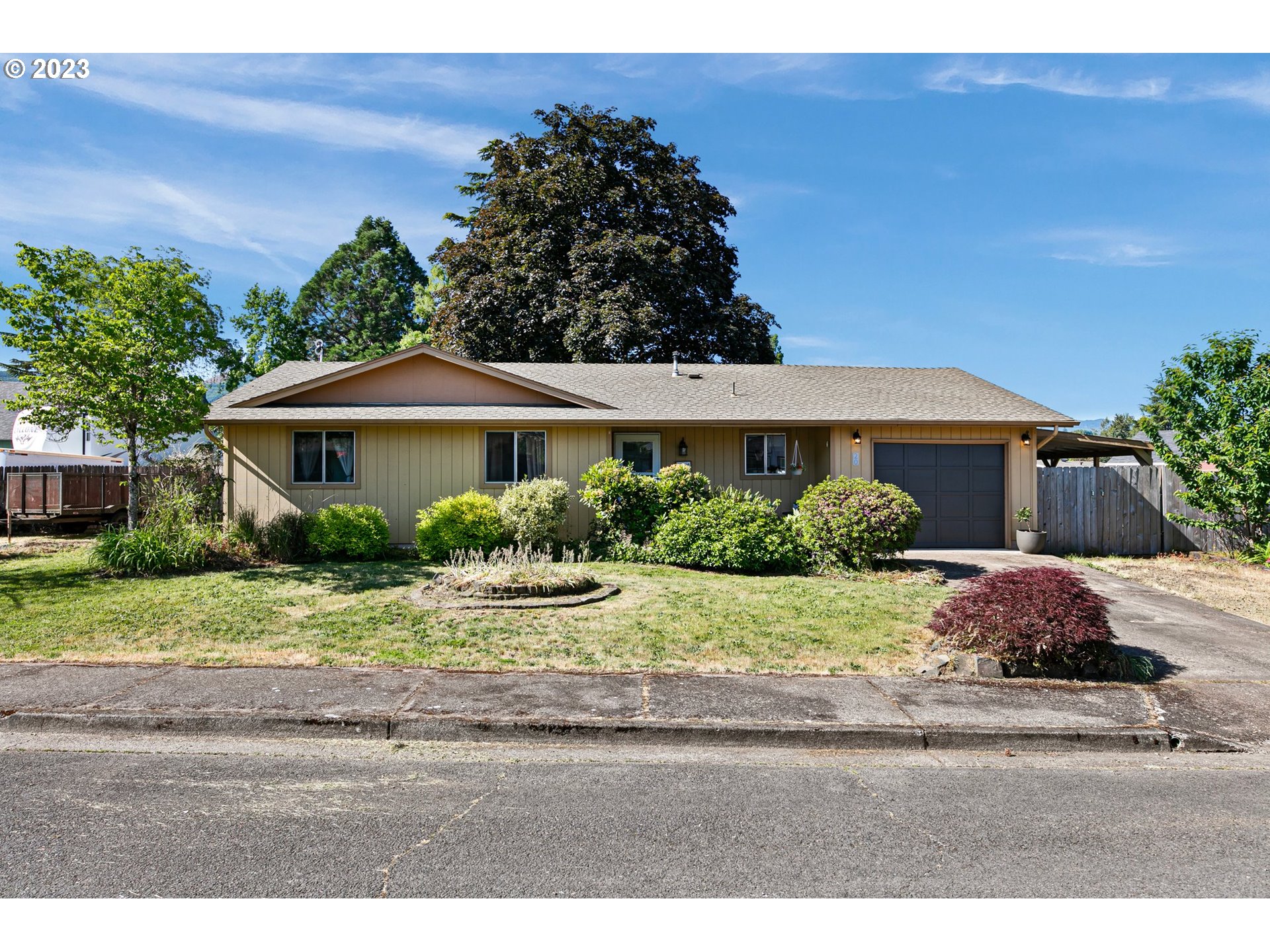 20 LOFTUS AVE, Lowell, OR 97452