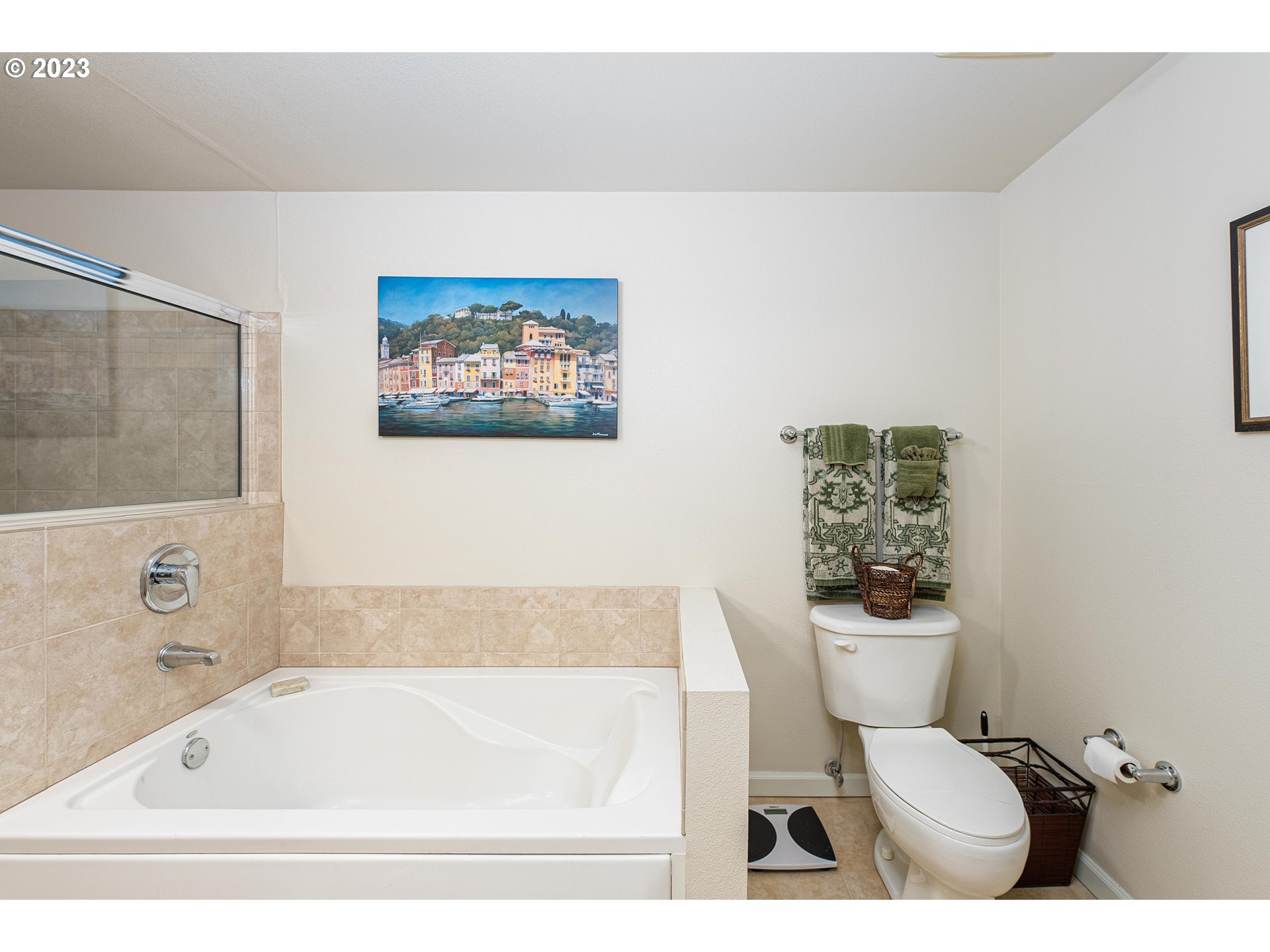 Photo #5: 23483372 Listing 
