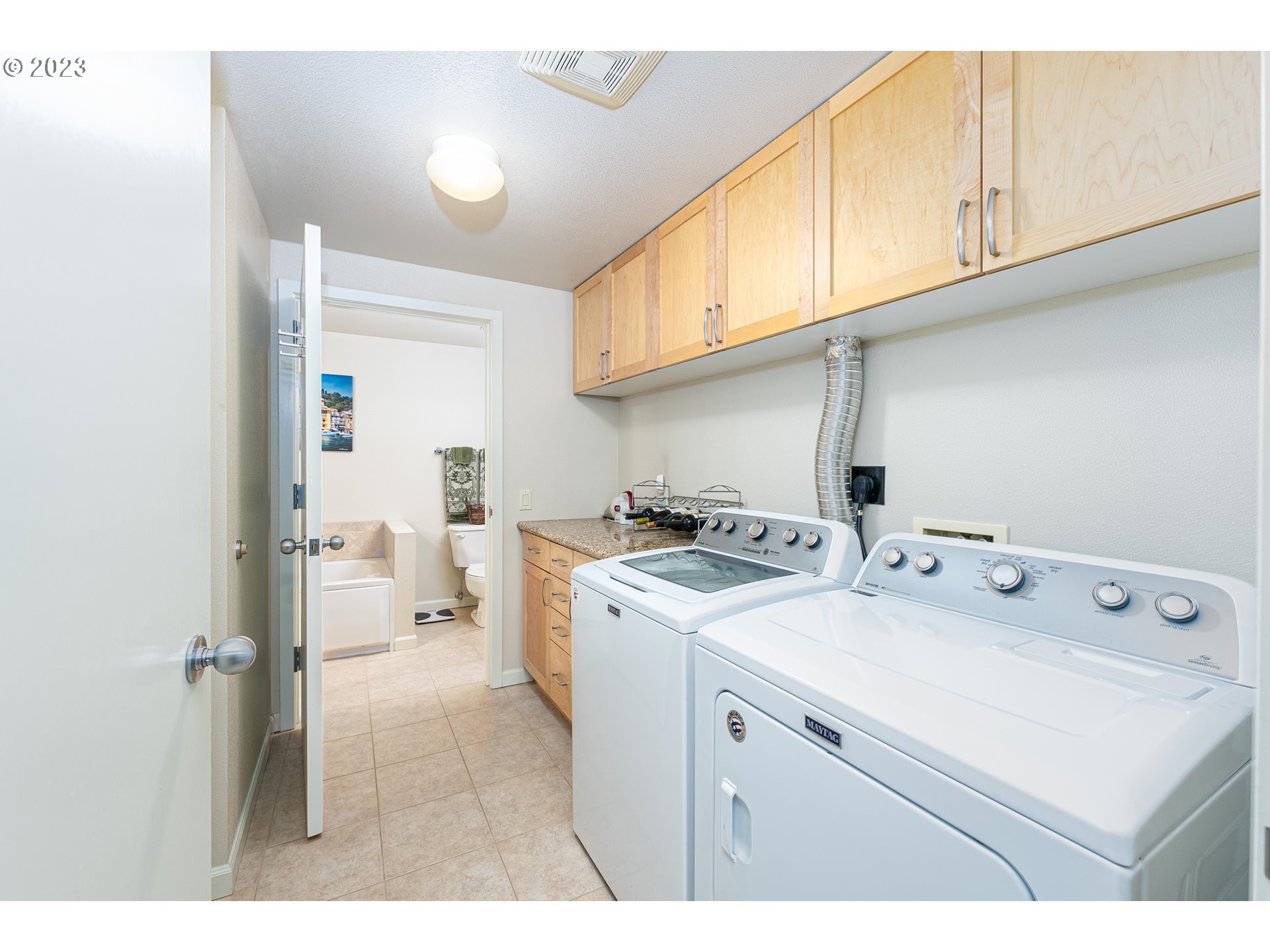Photo #4: 23483372 Listing 