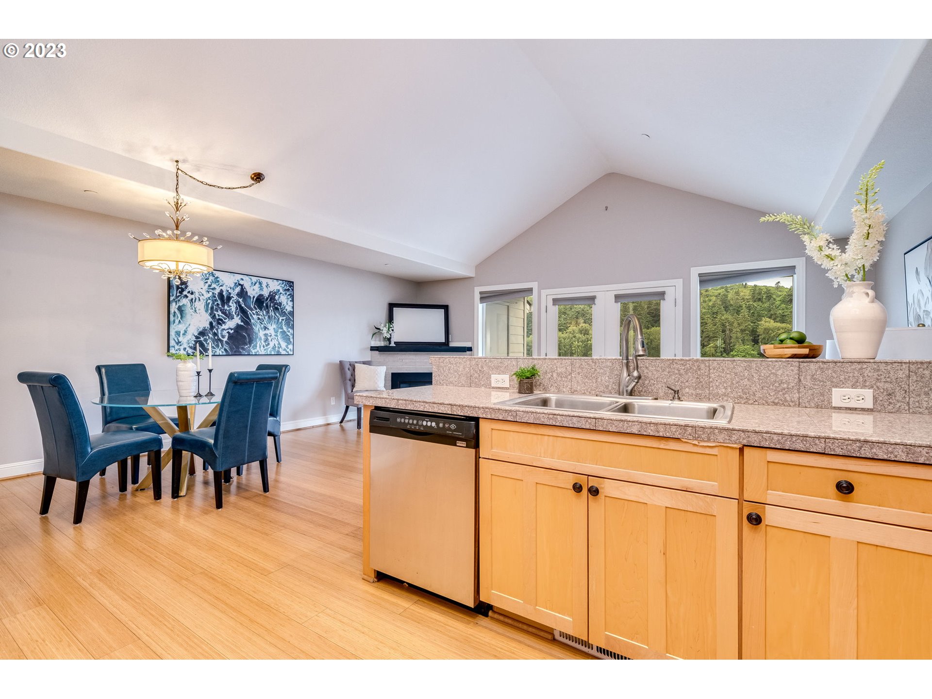 Photo #3: 23483537 Listing 