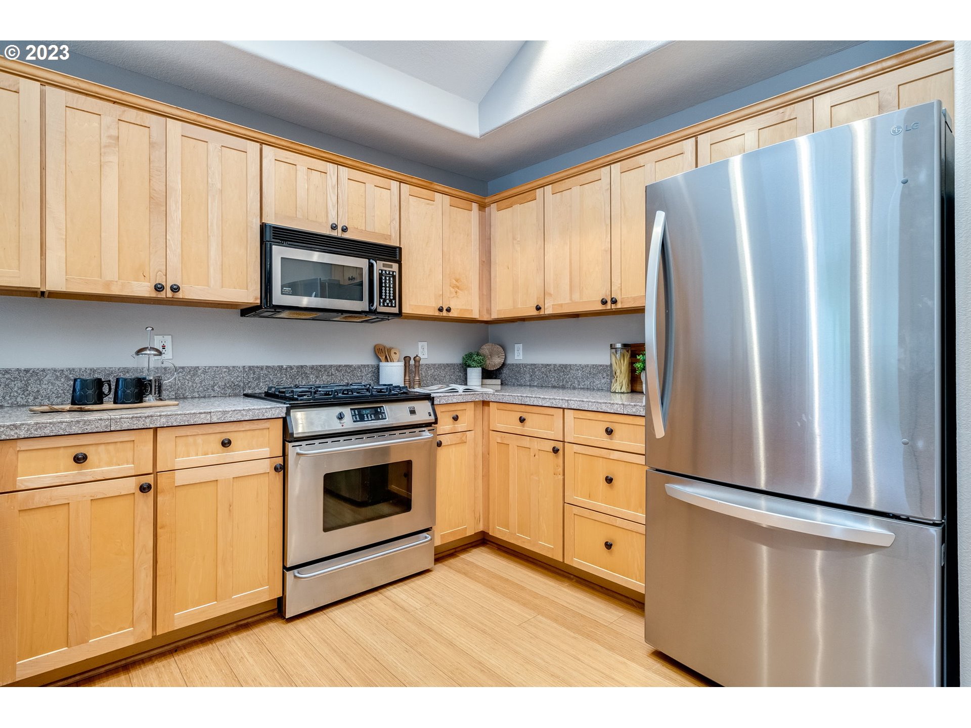 Photo #2: 23483537 Listing 