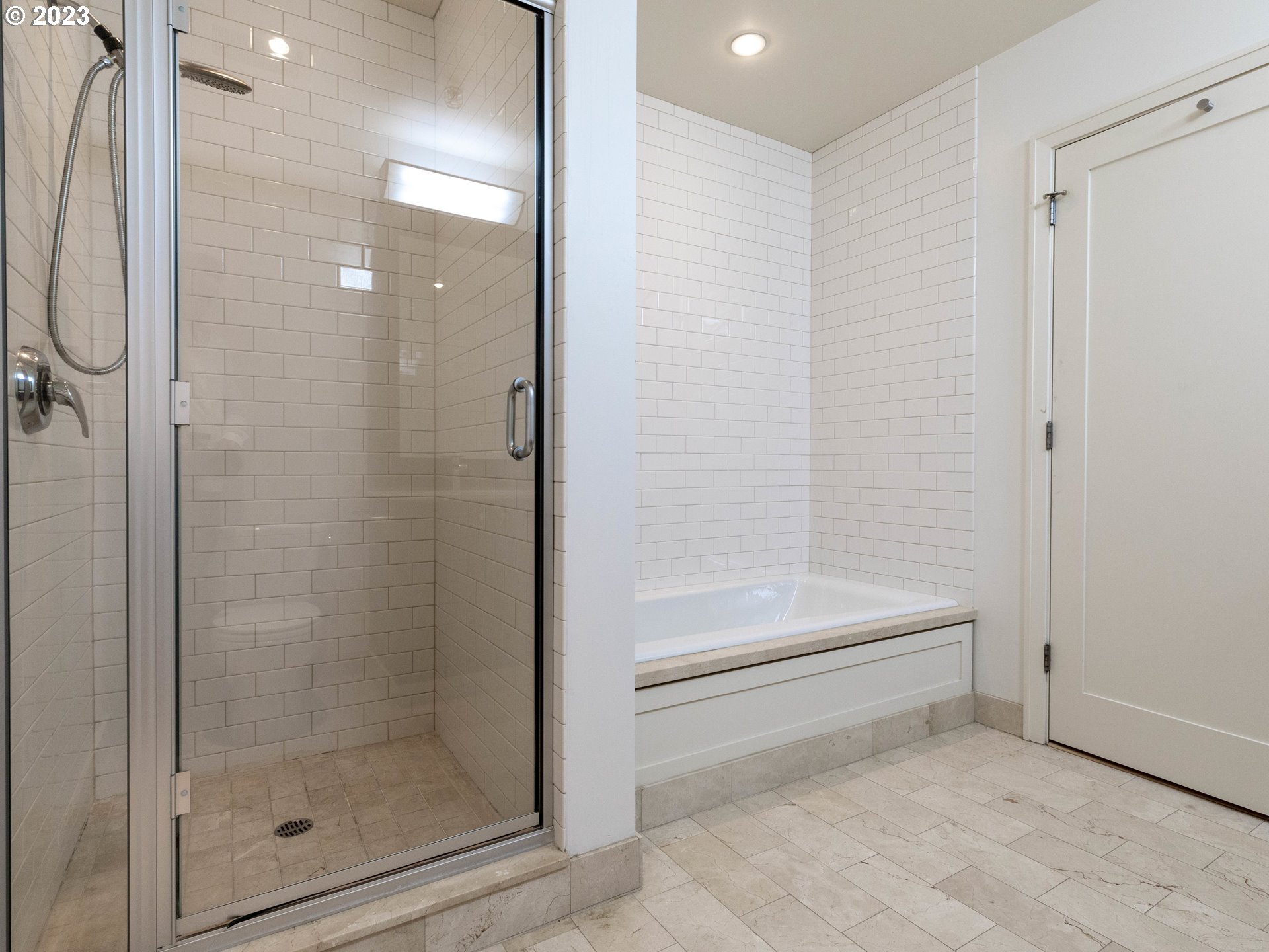 Photo #5: 23484049 Listing 