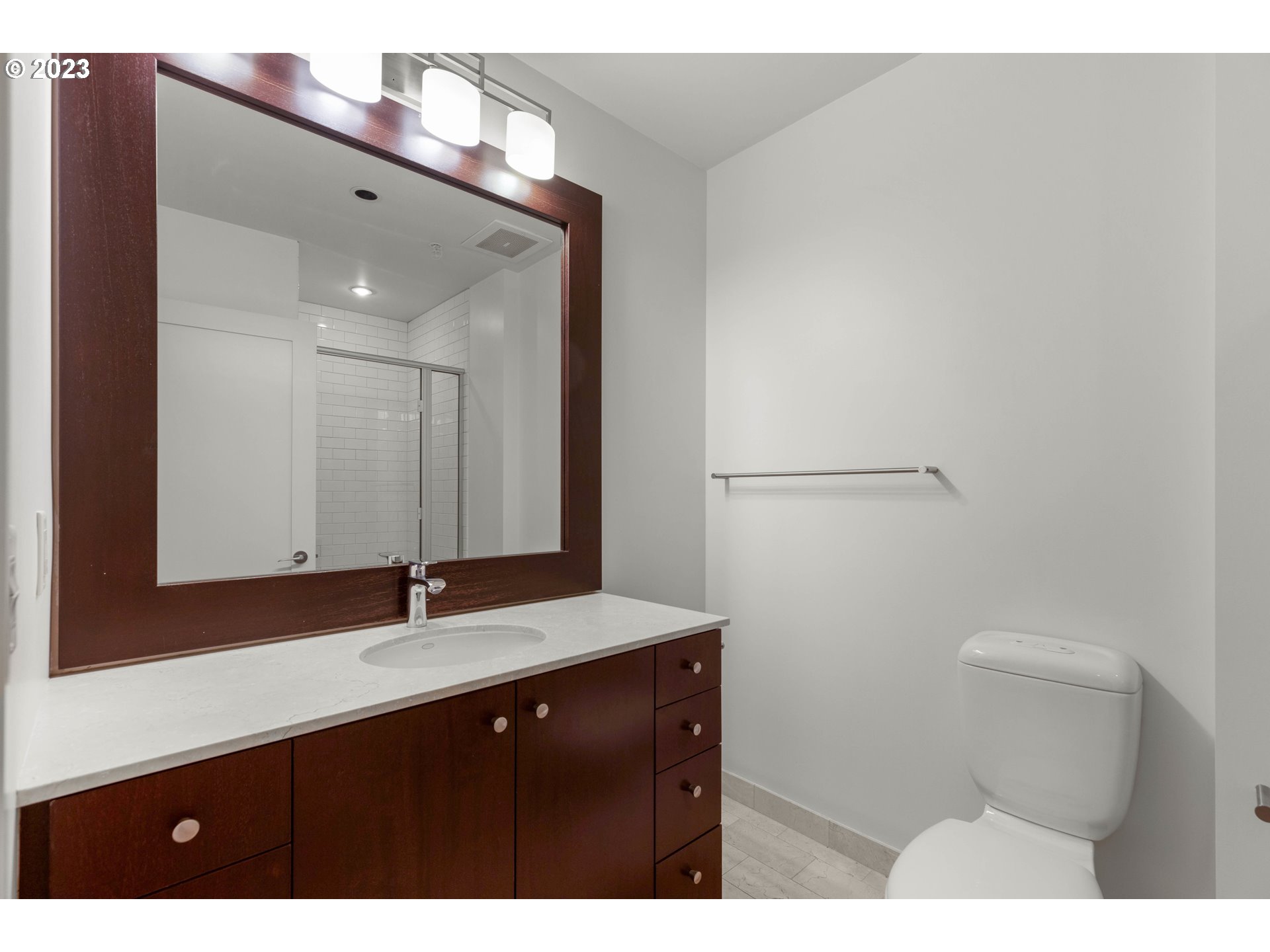 Photo #6: 23484049 Listing 