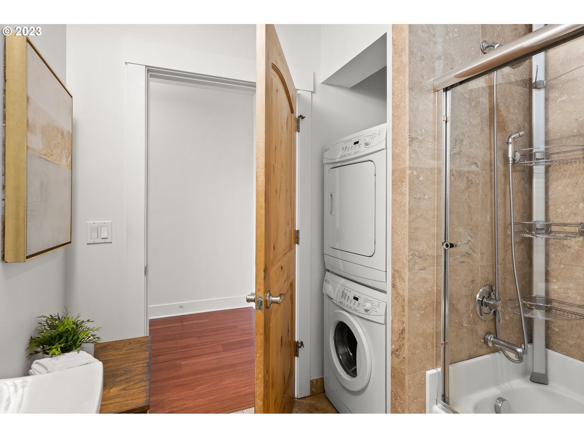Photo #3: 23484310 Listing 