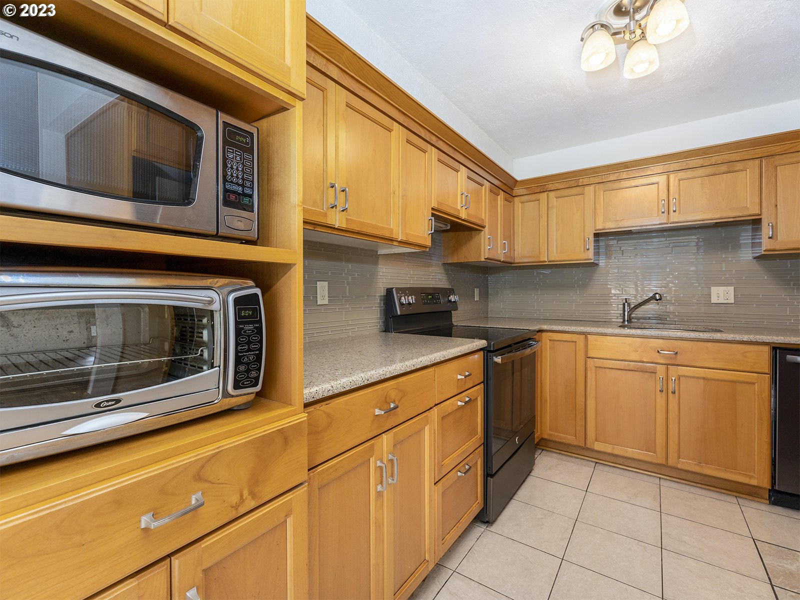 Photo #5: 23486407 Listing 