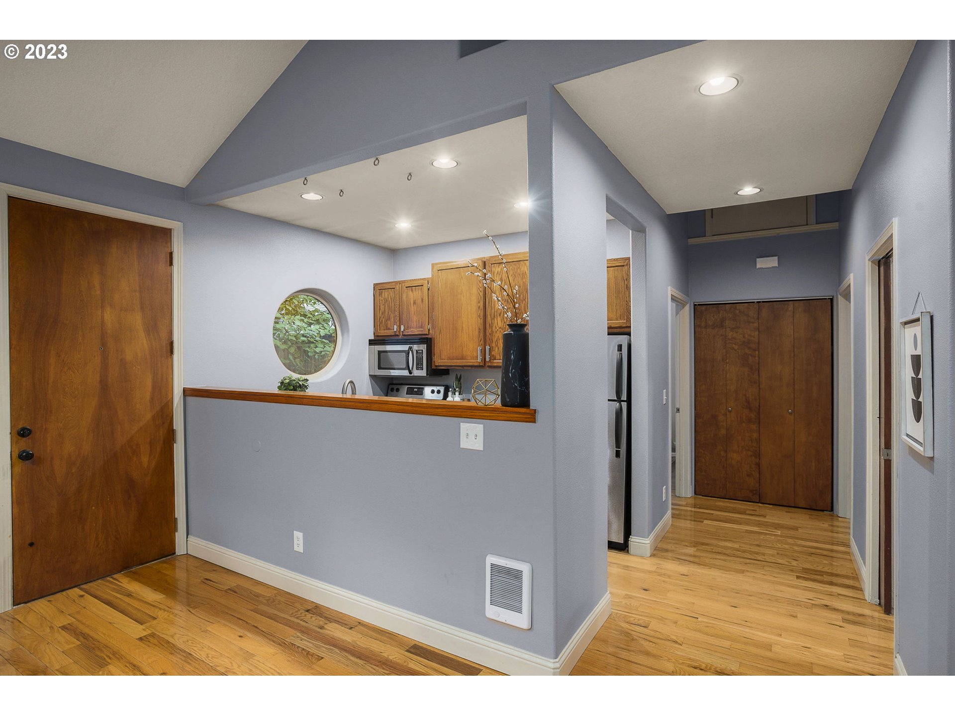 Photo #3: 23488176 Listing 