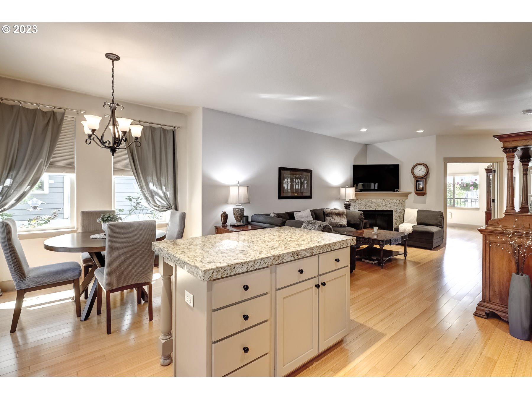 Photo #5: 23489241 Listing 
