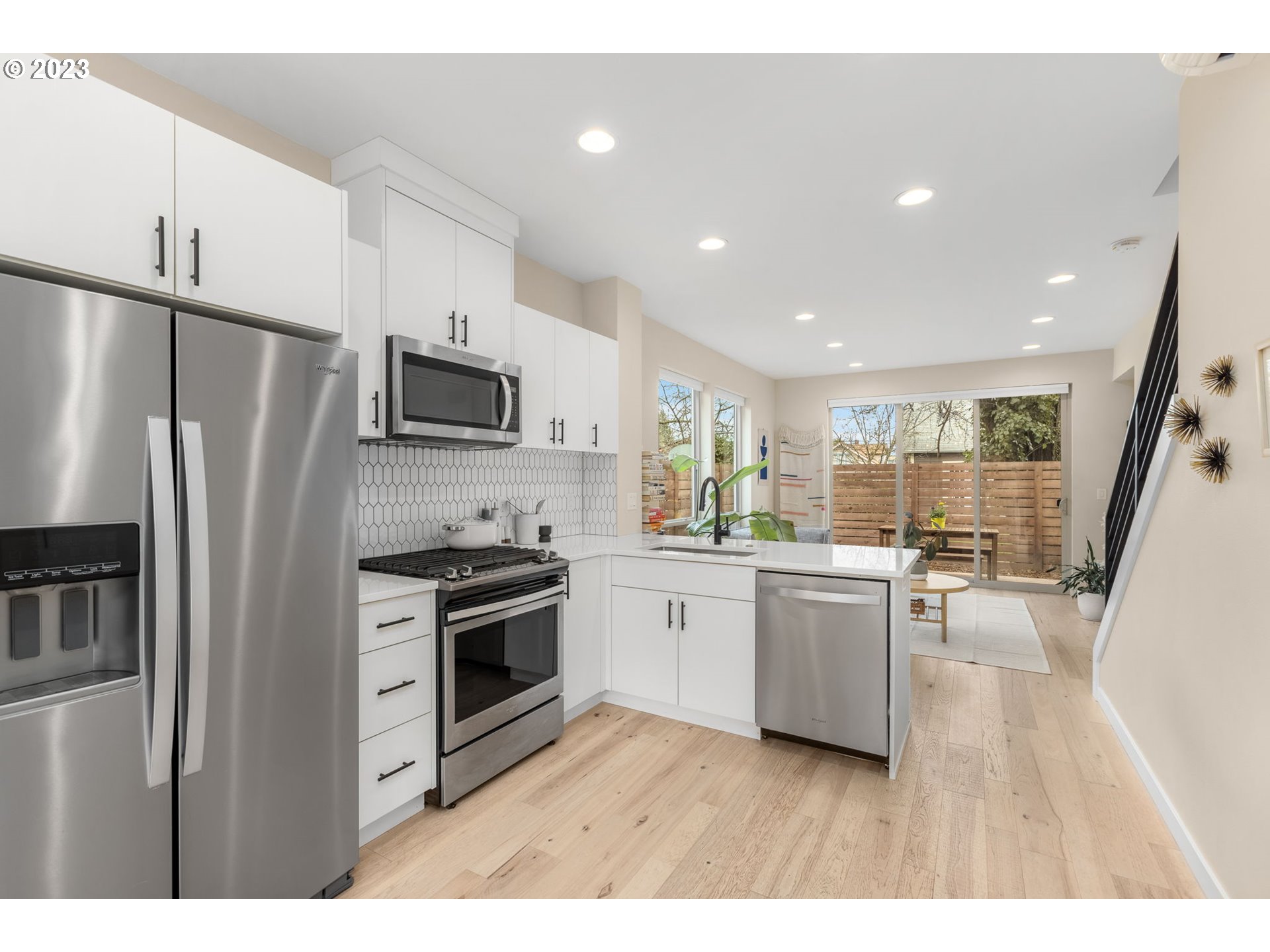 Photo #2: 23490226 Listing 