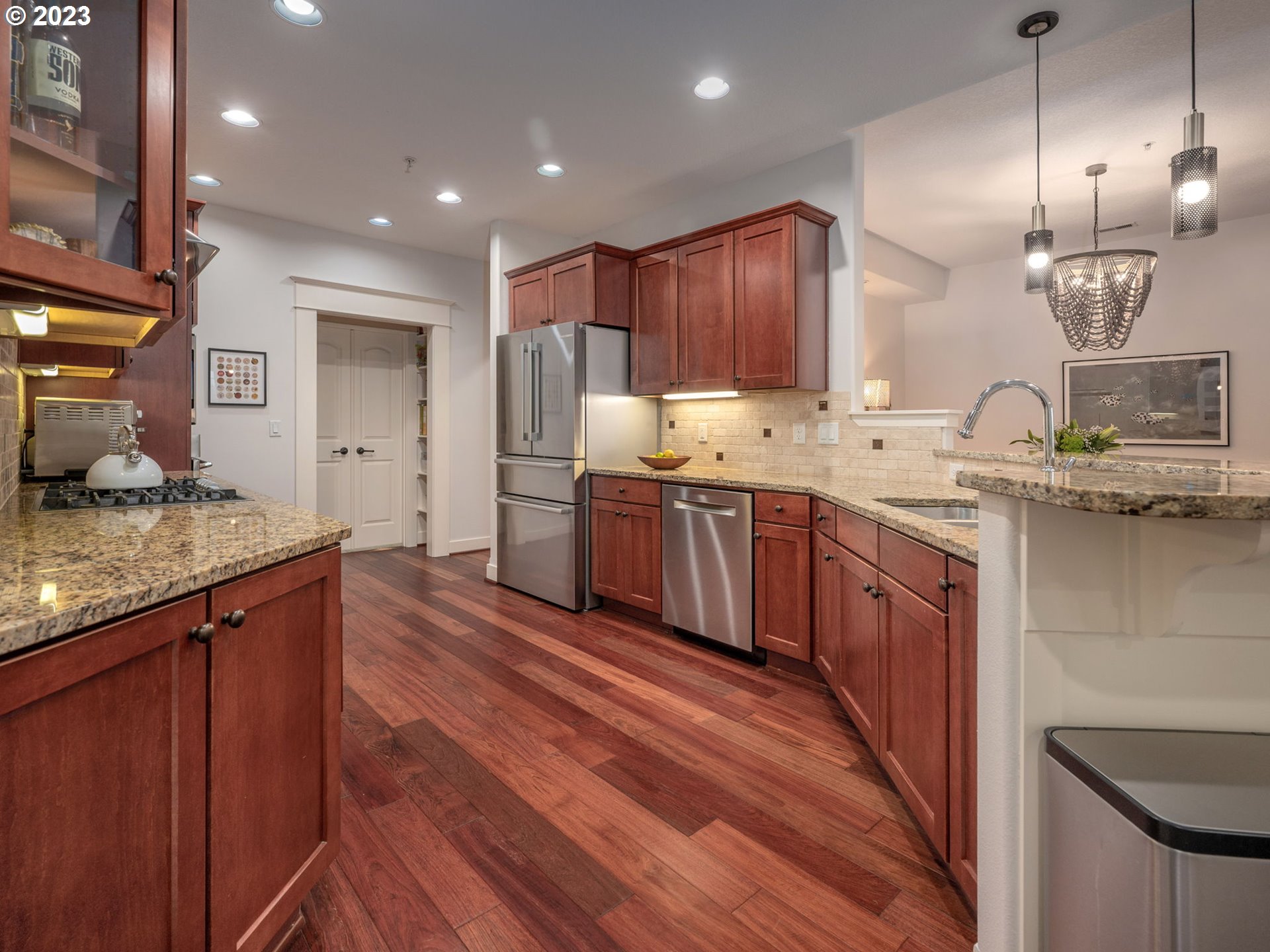Photo #5: 23491699 Listing 