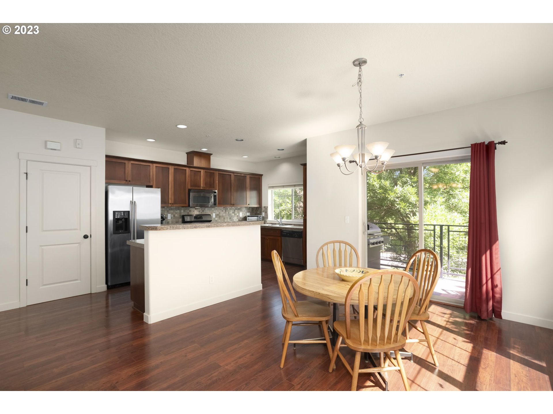 Photo #2: 23494363 Listing 
