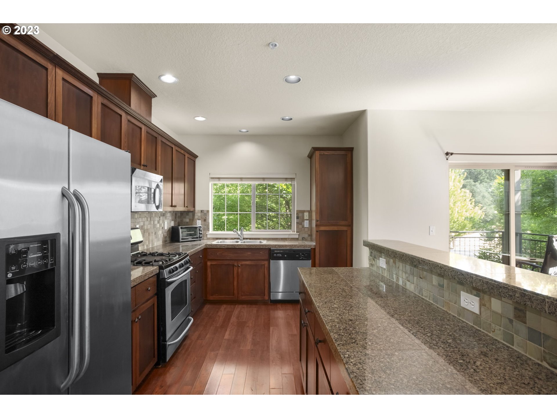 Photo #4: 23494363 Listing 