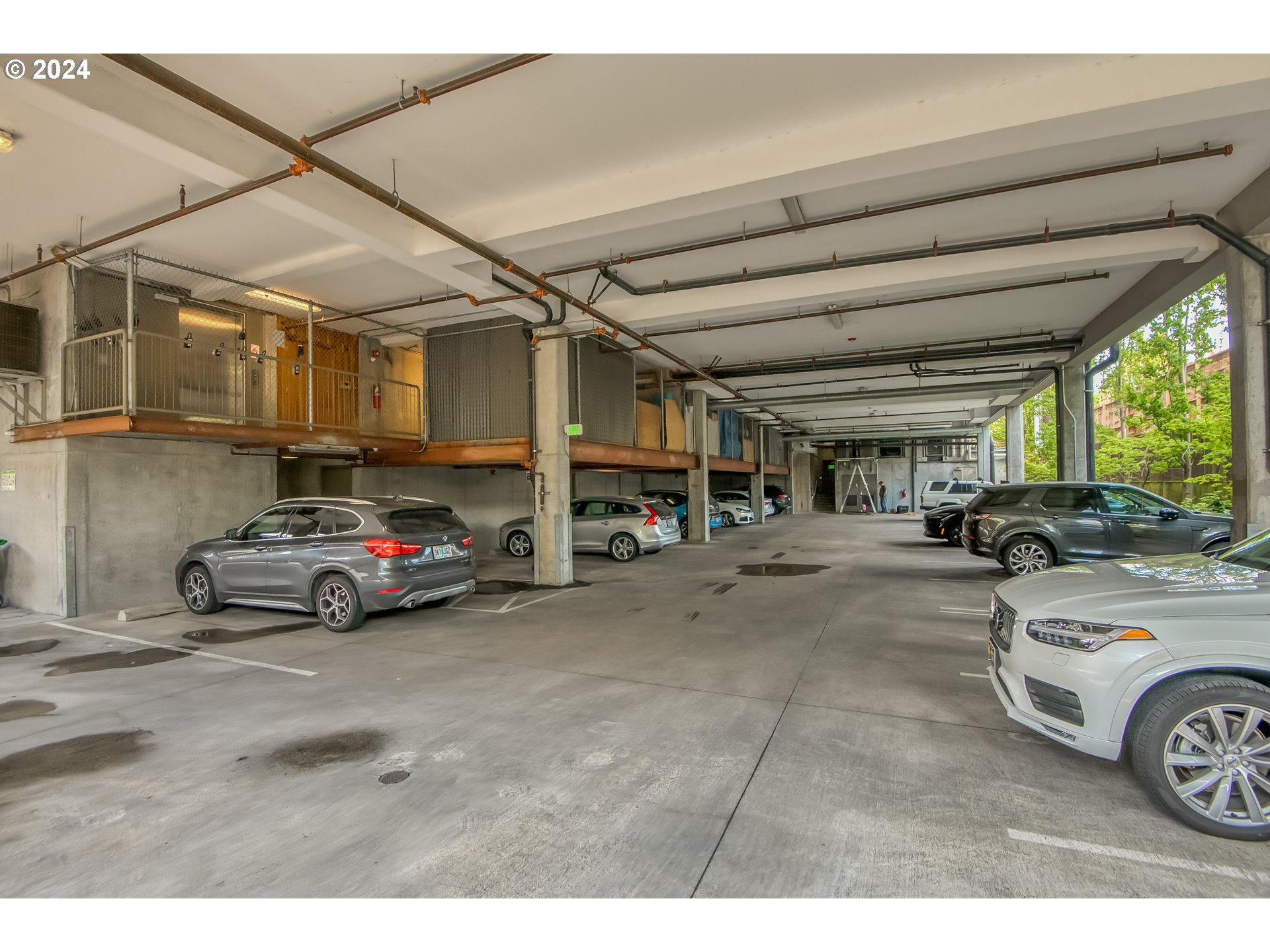 Photo #6: 23499608 Listing 