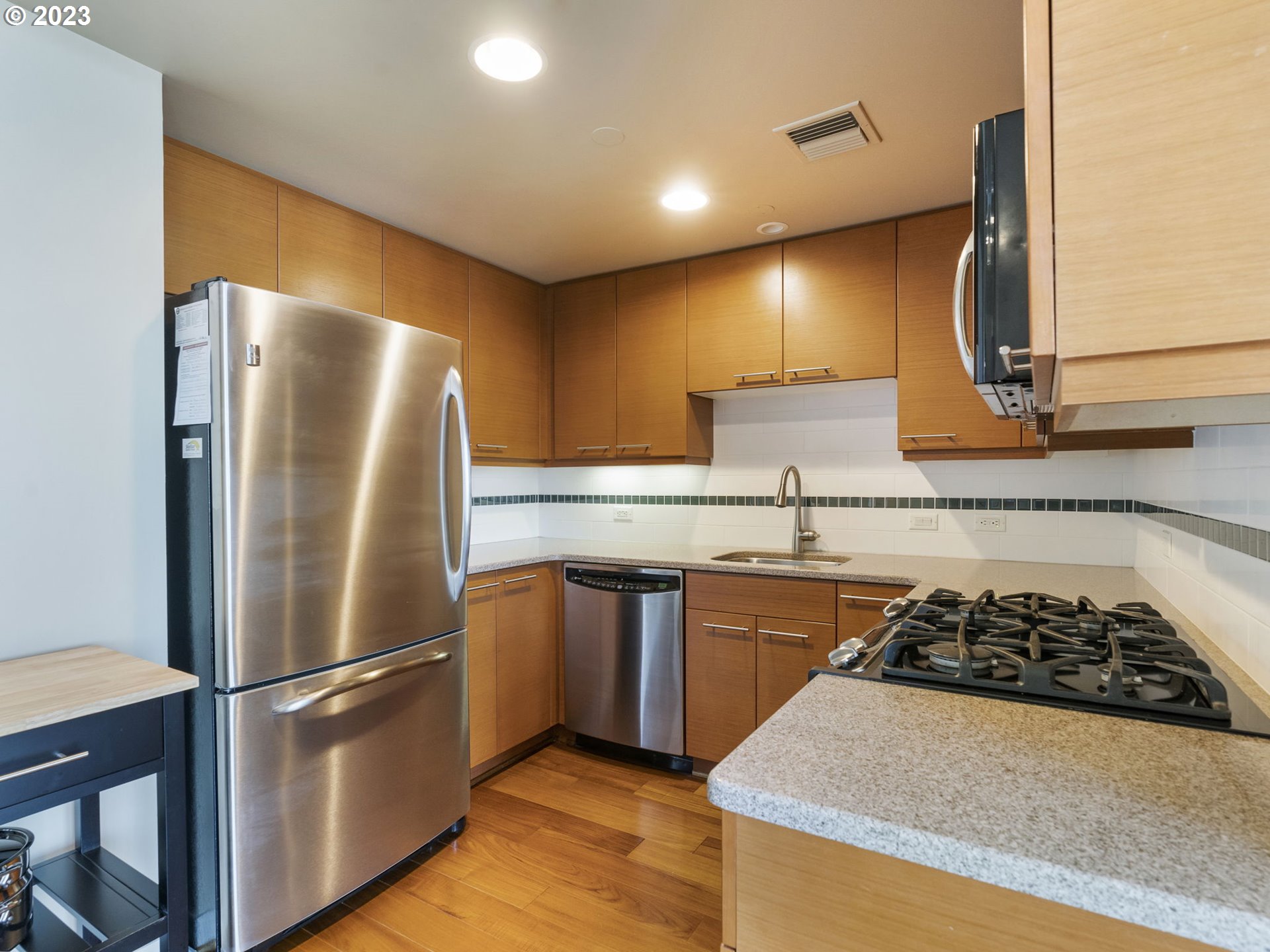 Photo #5: 23506299 Listing 
