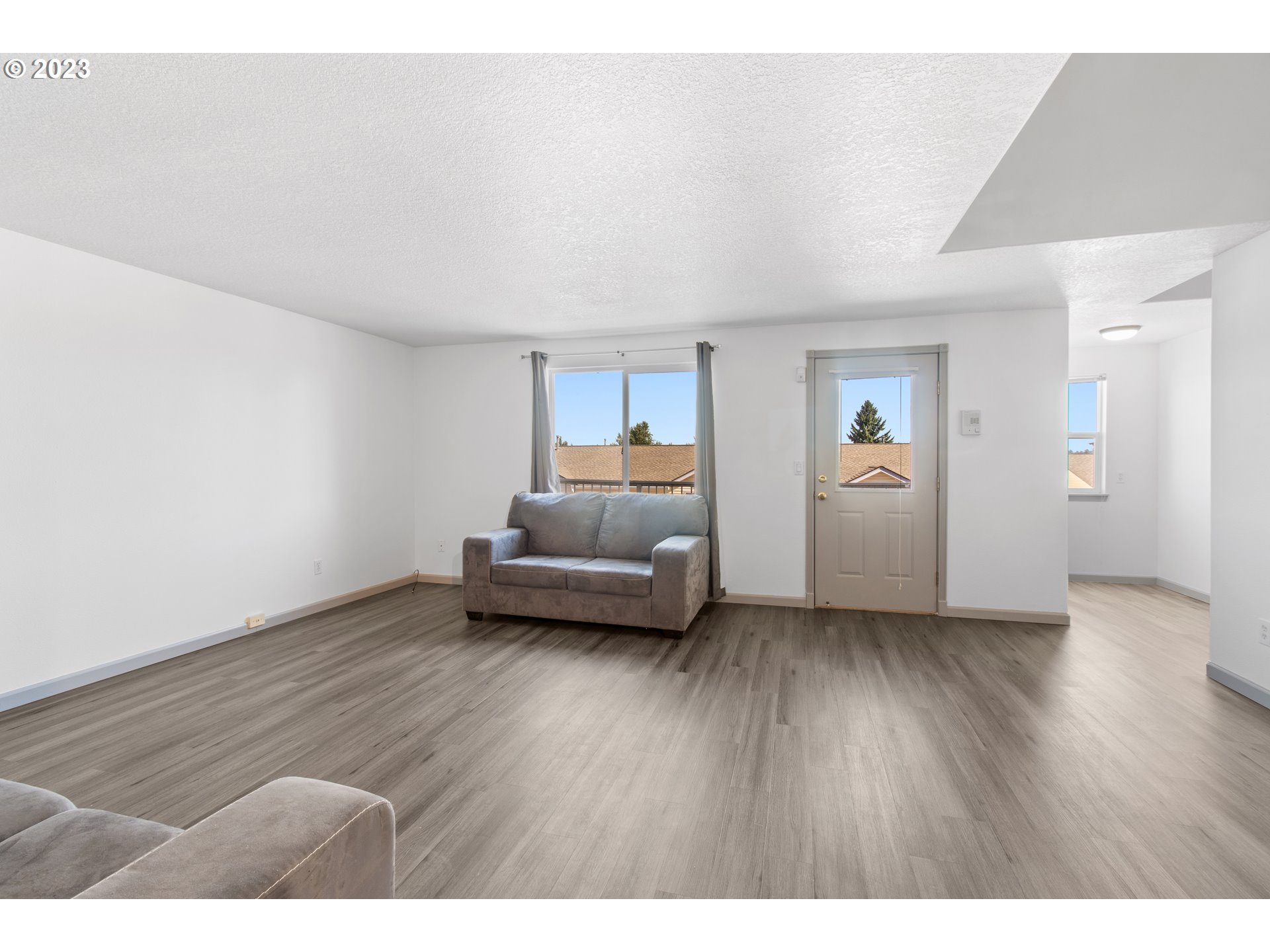 Photo #3: 23507570 Listing 