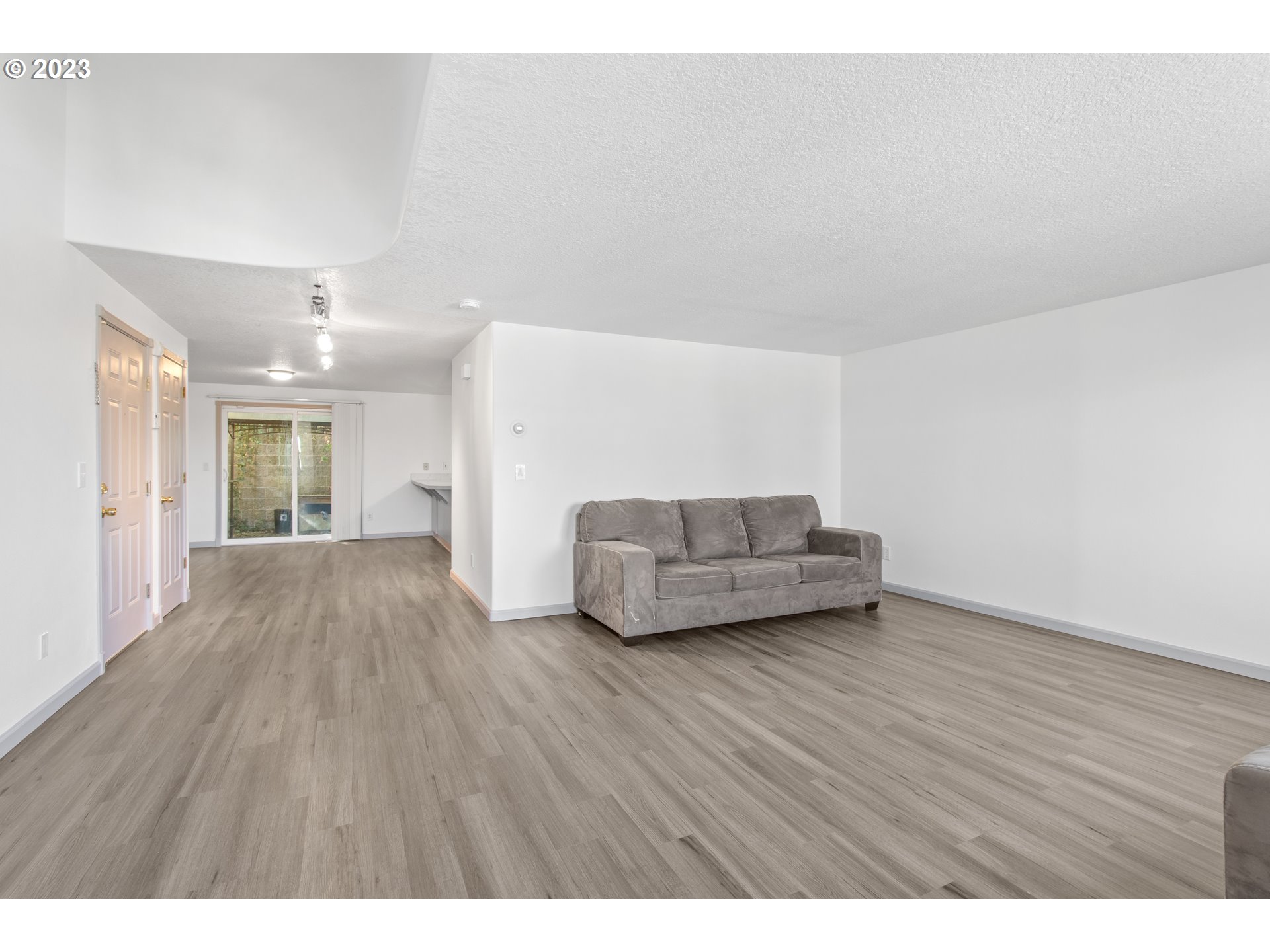 Photo #4: 23507570 Listing 