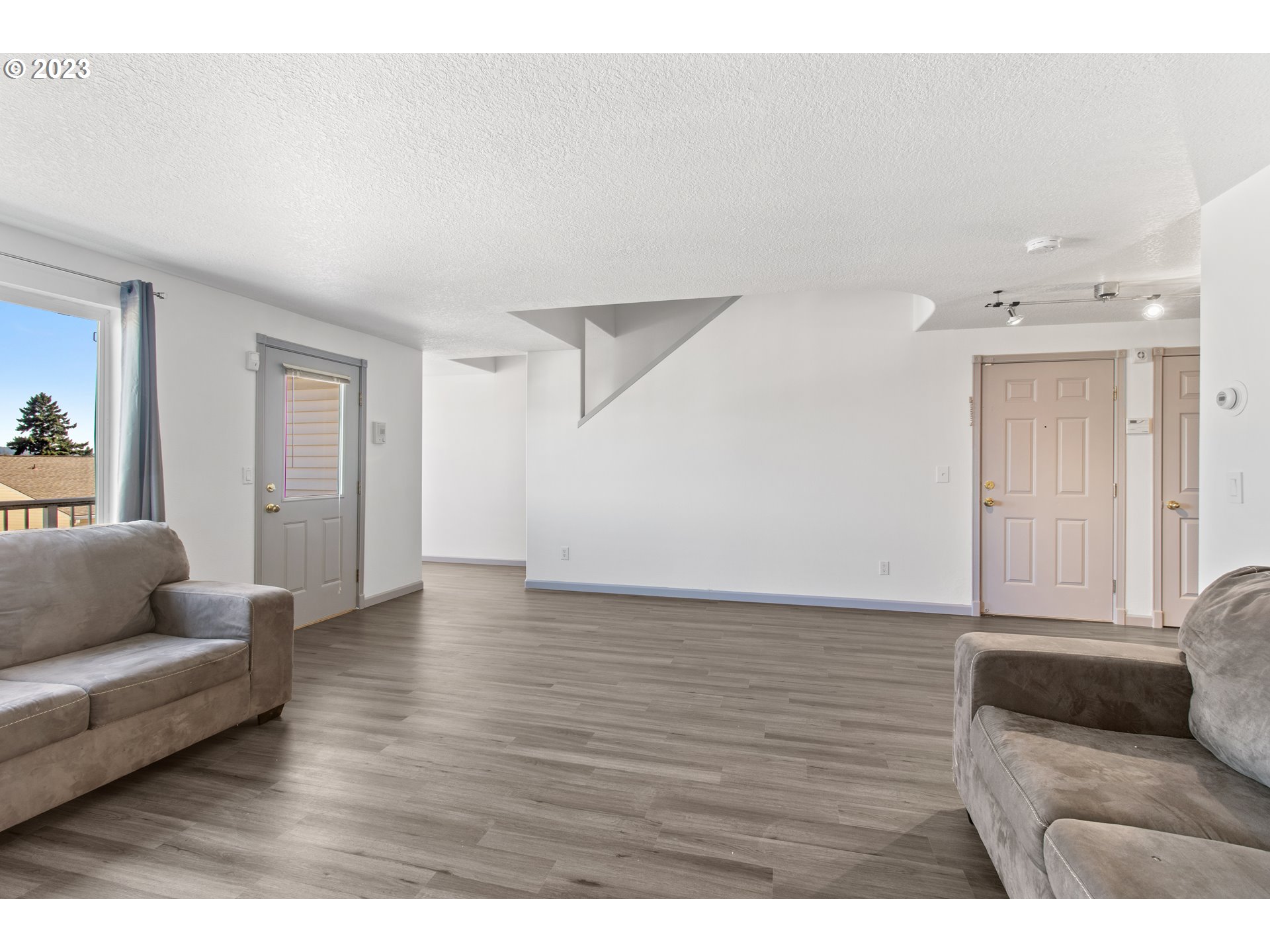 Photo #5: 23507570 Listing 