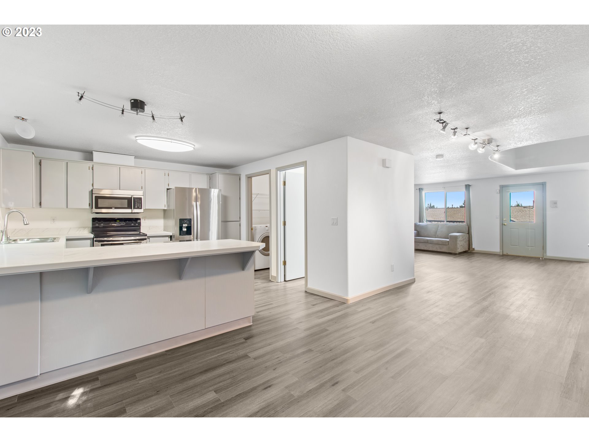 Photo #6: 23507570 Listing 