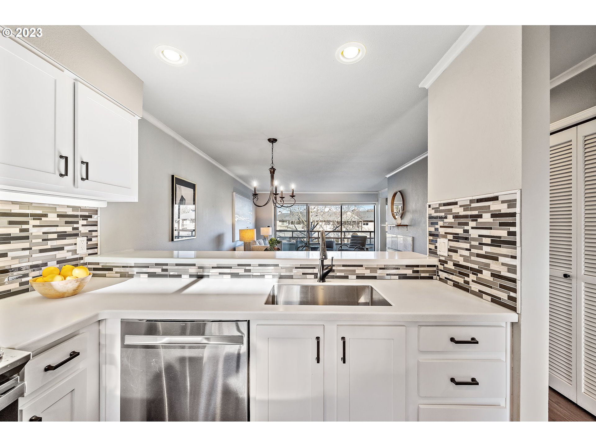 Photo #5: 23507660 Listing 