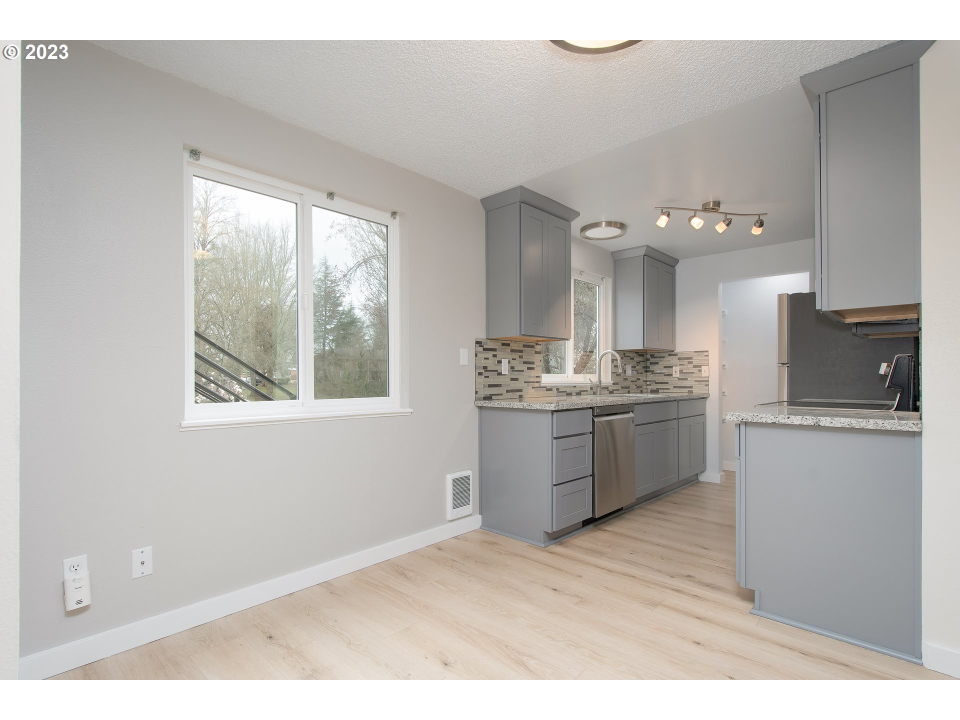 Photo #4: 23507982 Listing 