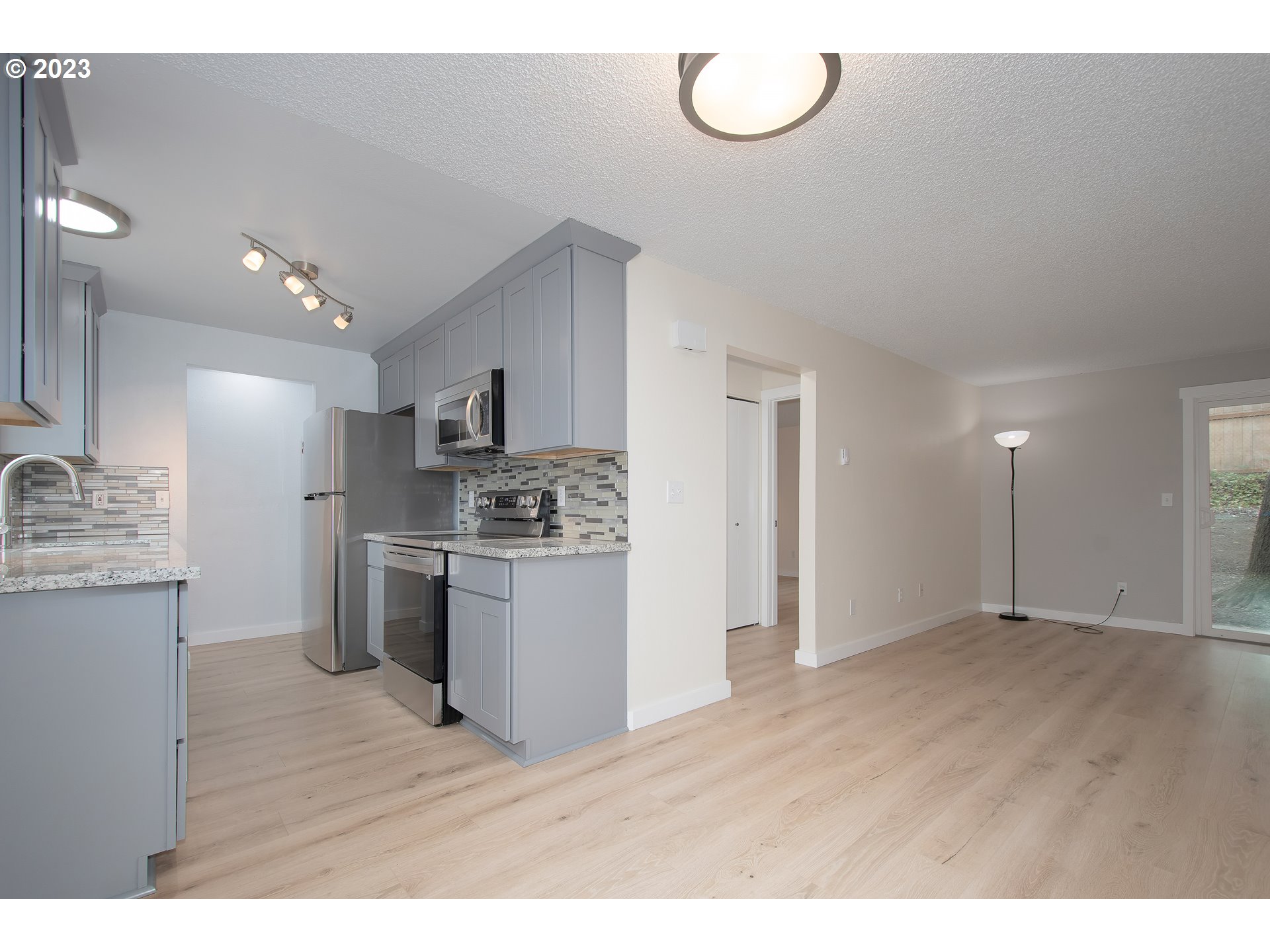Photo #6: 23507982 Listing 
