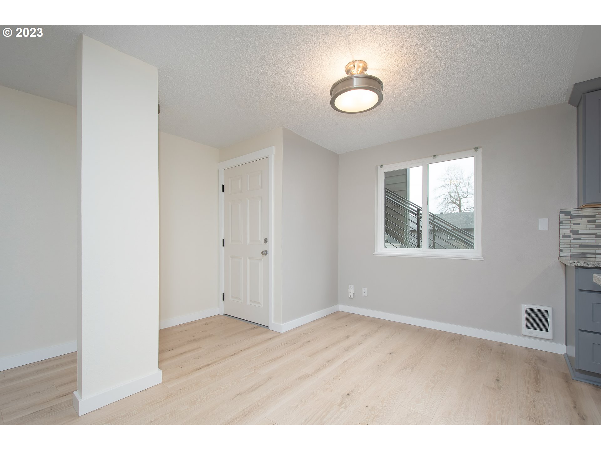 Photo #5: 23507982 Listing 