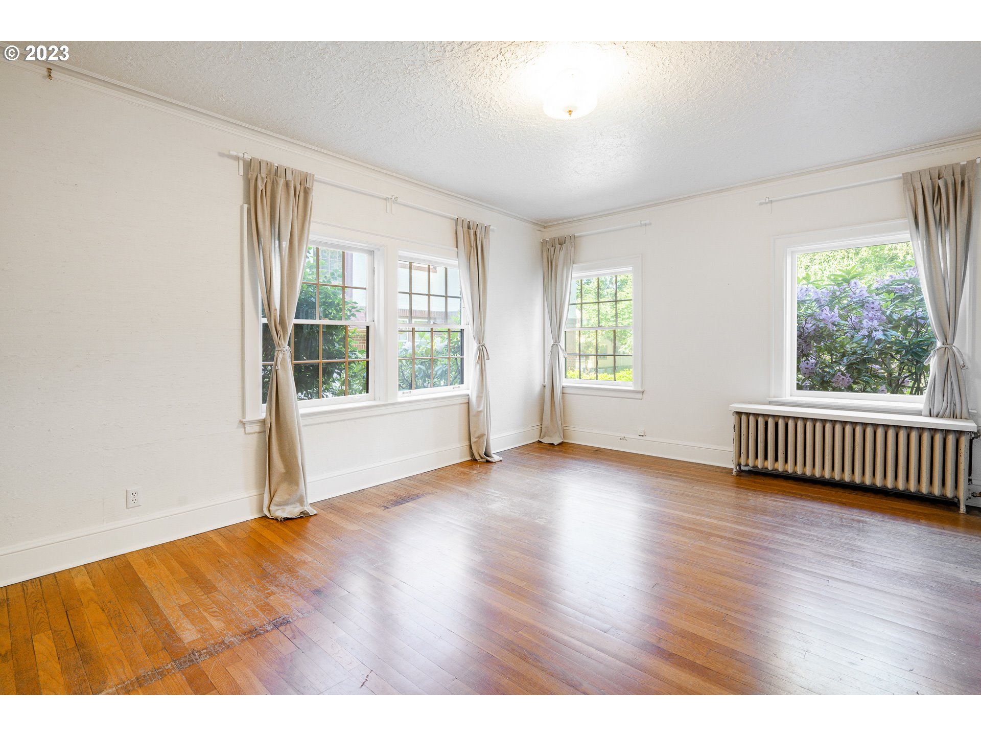 Photo #6: 23508573 Listing 