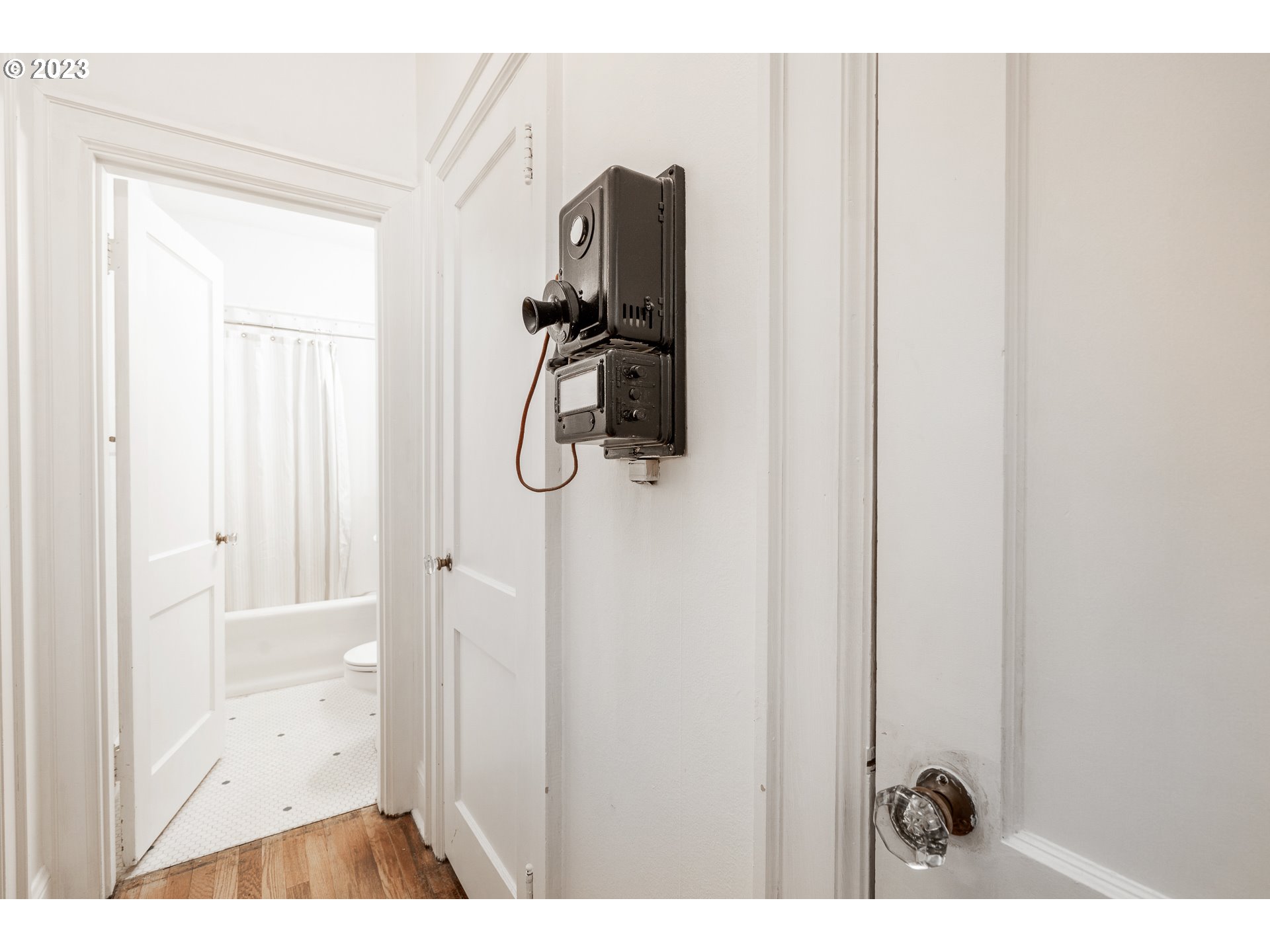 Photo #3: 23508573 Listing 