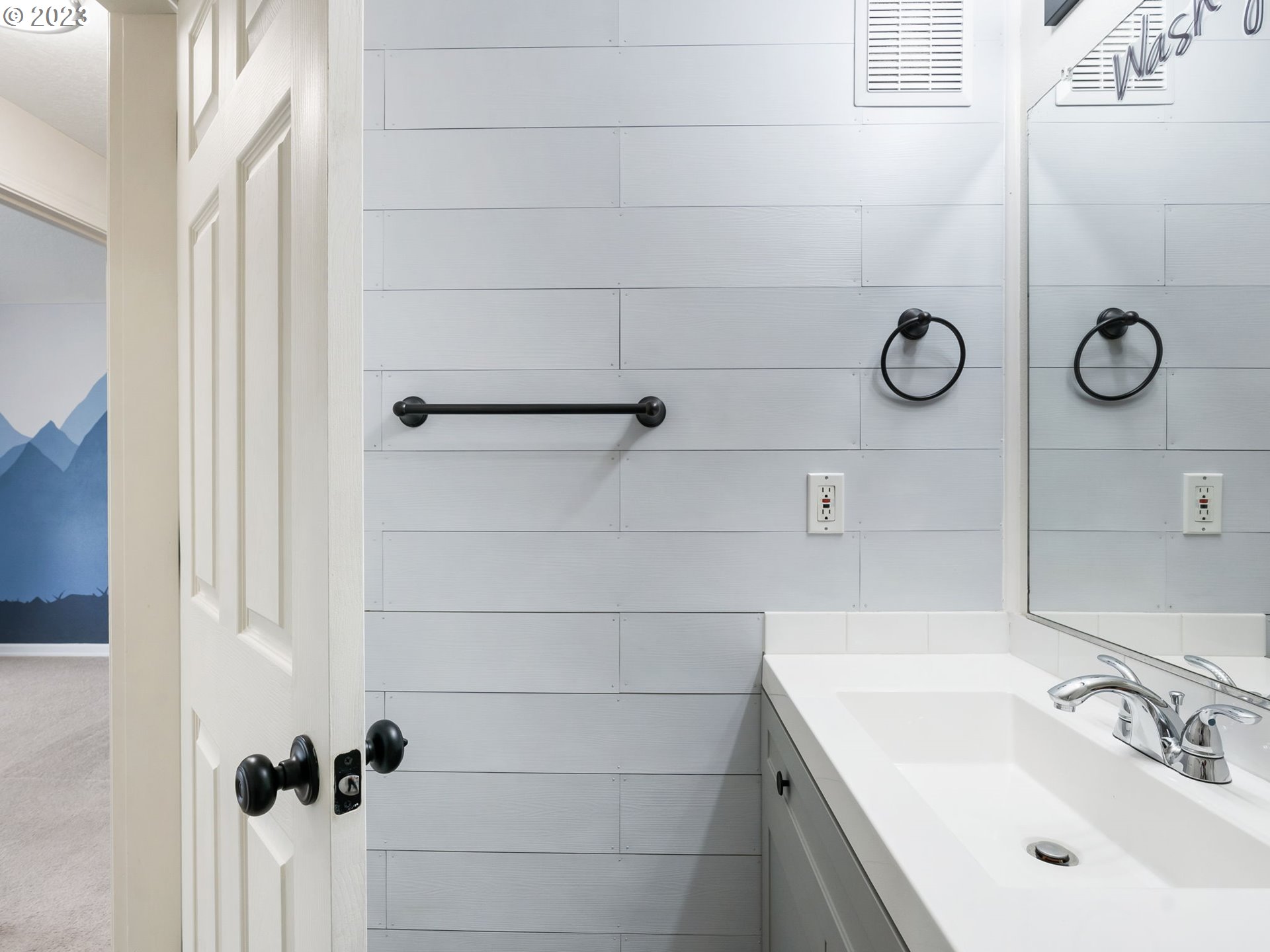 Photo #3: 23512379 Listing 
